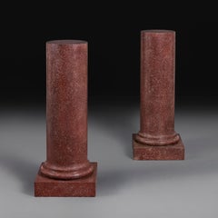 Paire de colonnes à piédestal en faux porphyre peintes de l'époque édouardienne