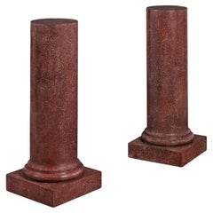 Paire de colonnes à piédestal en faux porphyre peintes de l'époque édouardienne