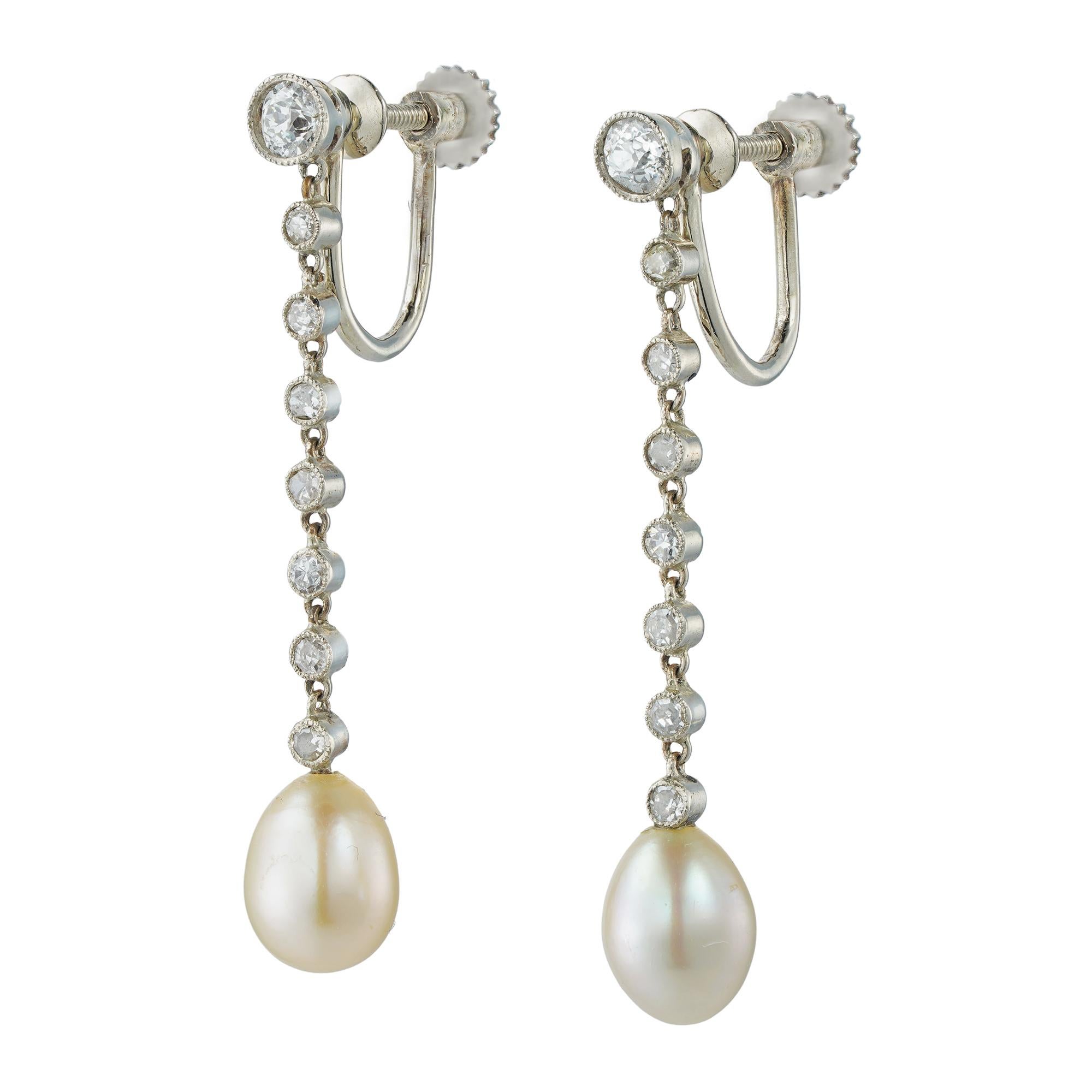 Ein Paar edwardianische Perlen- und Diamanttropfenohrringe (Edwardian) im Angebot