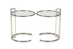 Paire de tables Eileen Gray en chrome poli et verre