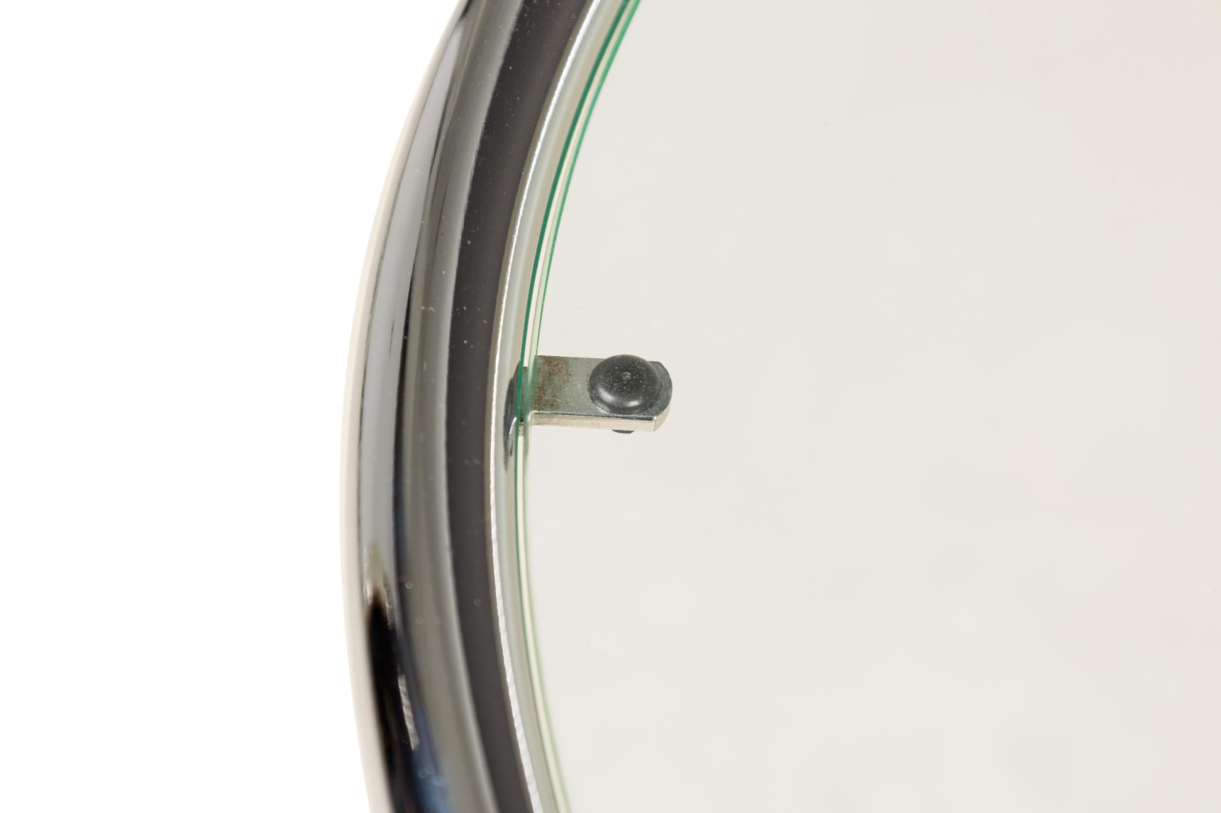 Ein Paar Eileen Gray Tische aus poliertem Chrom und Glas im Angebot 1