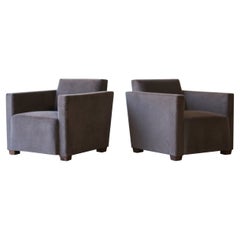 Paire de fauteuils élégants, tapissés en pure alpaga