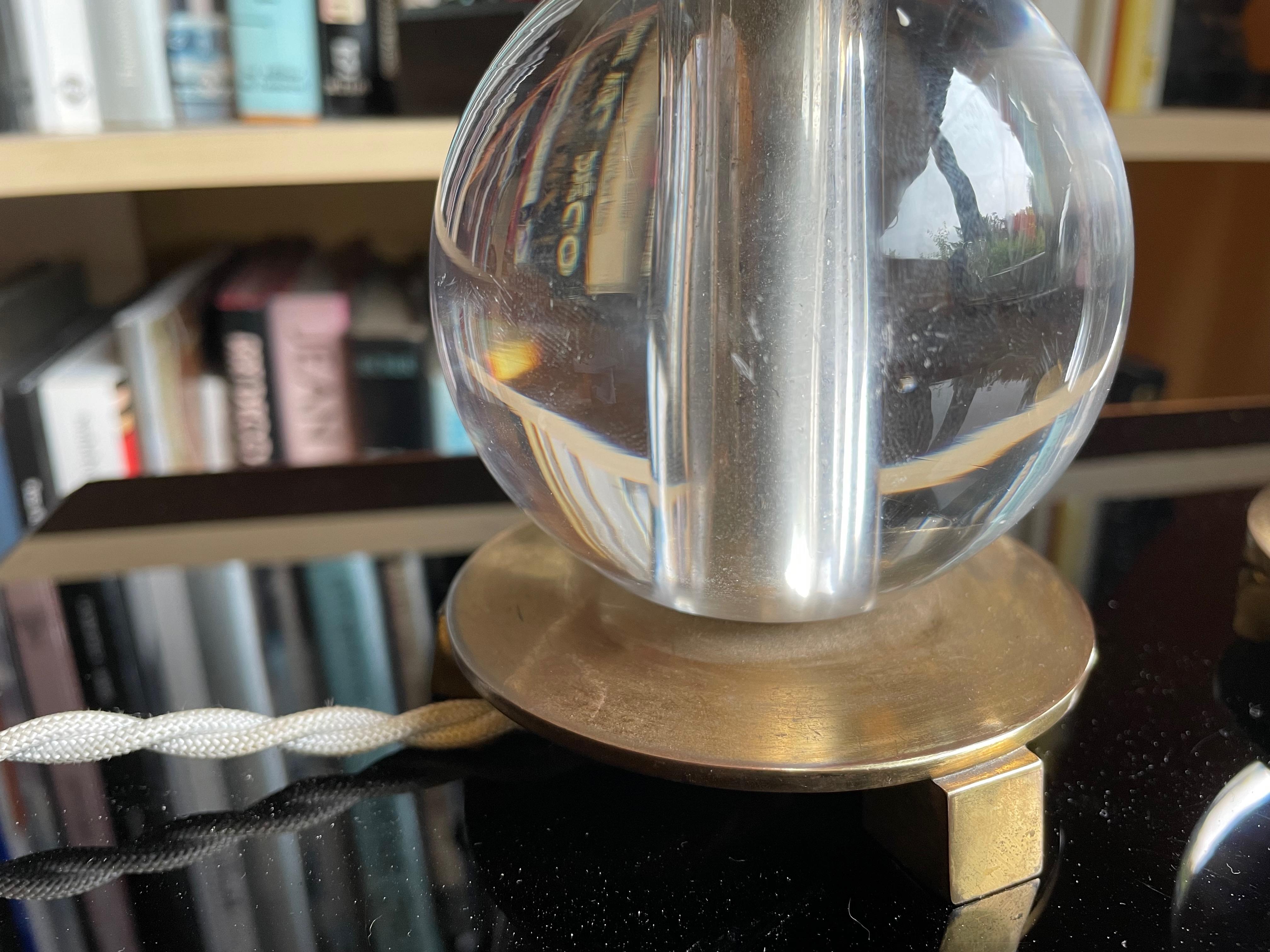 Une paire d'élégantes lampes de table 