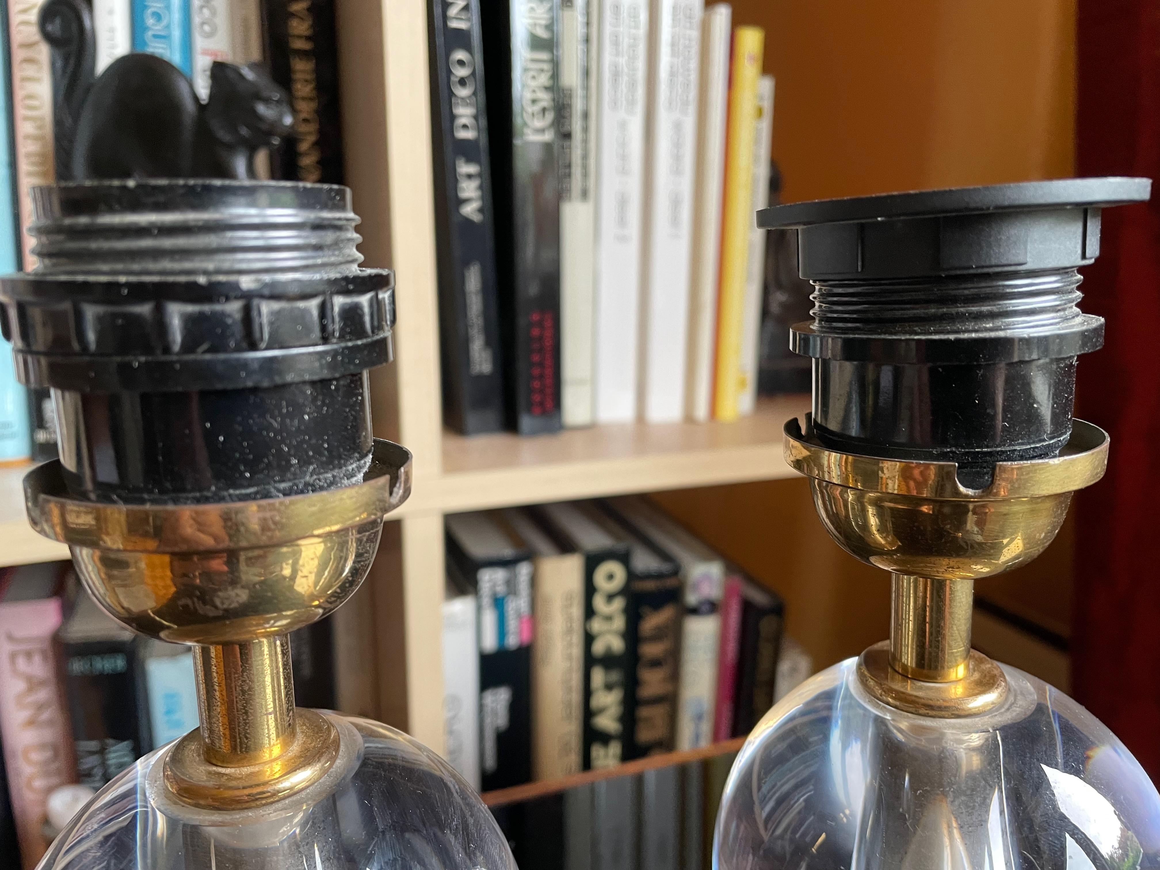 Une paire d'élégantes lampes de table 