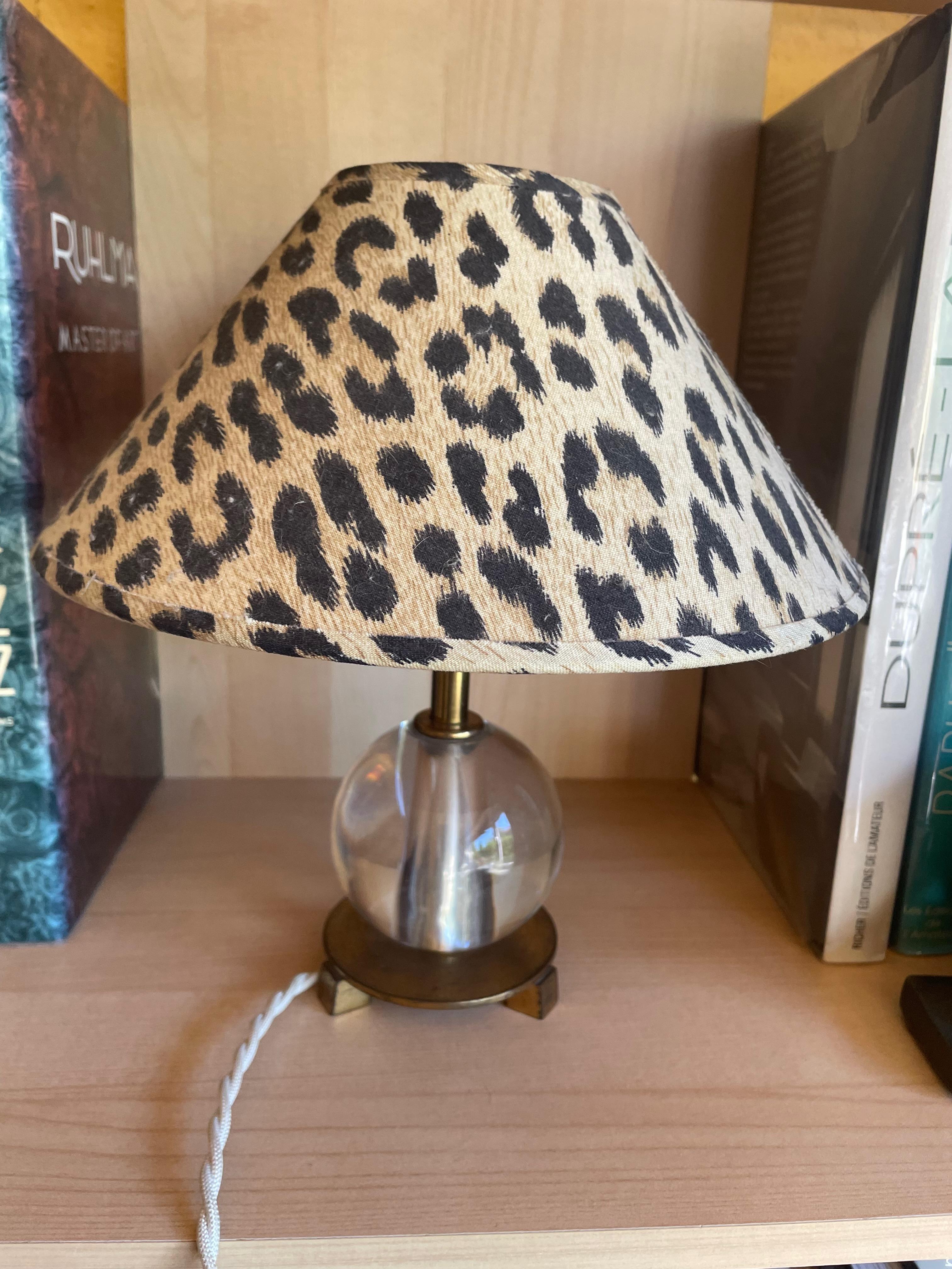 Une paire d'élégantes lampes de table 