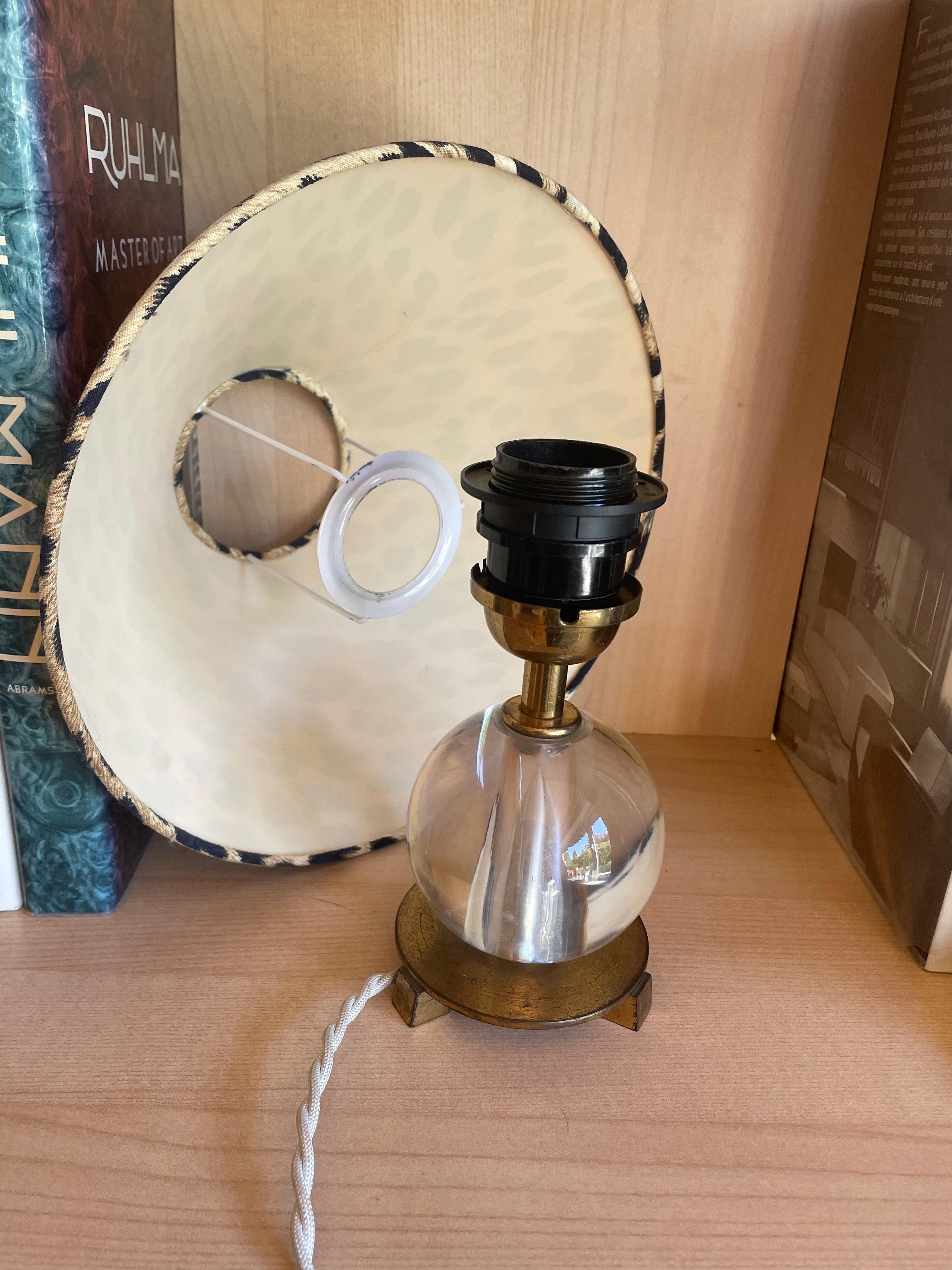 Une paire d'élégantes lampes de table 