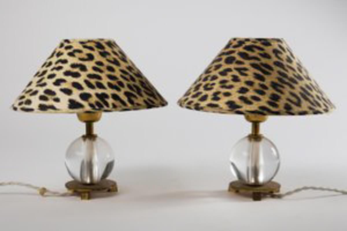 Une paire d'élégantes lampes de table 