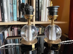 Coppia di eleganti lampade da tavolo Art Déco "Boule" nello stile di J.Adnet. Francia.