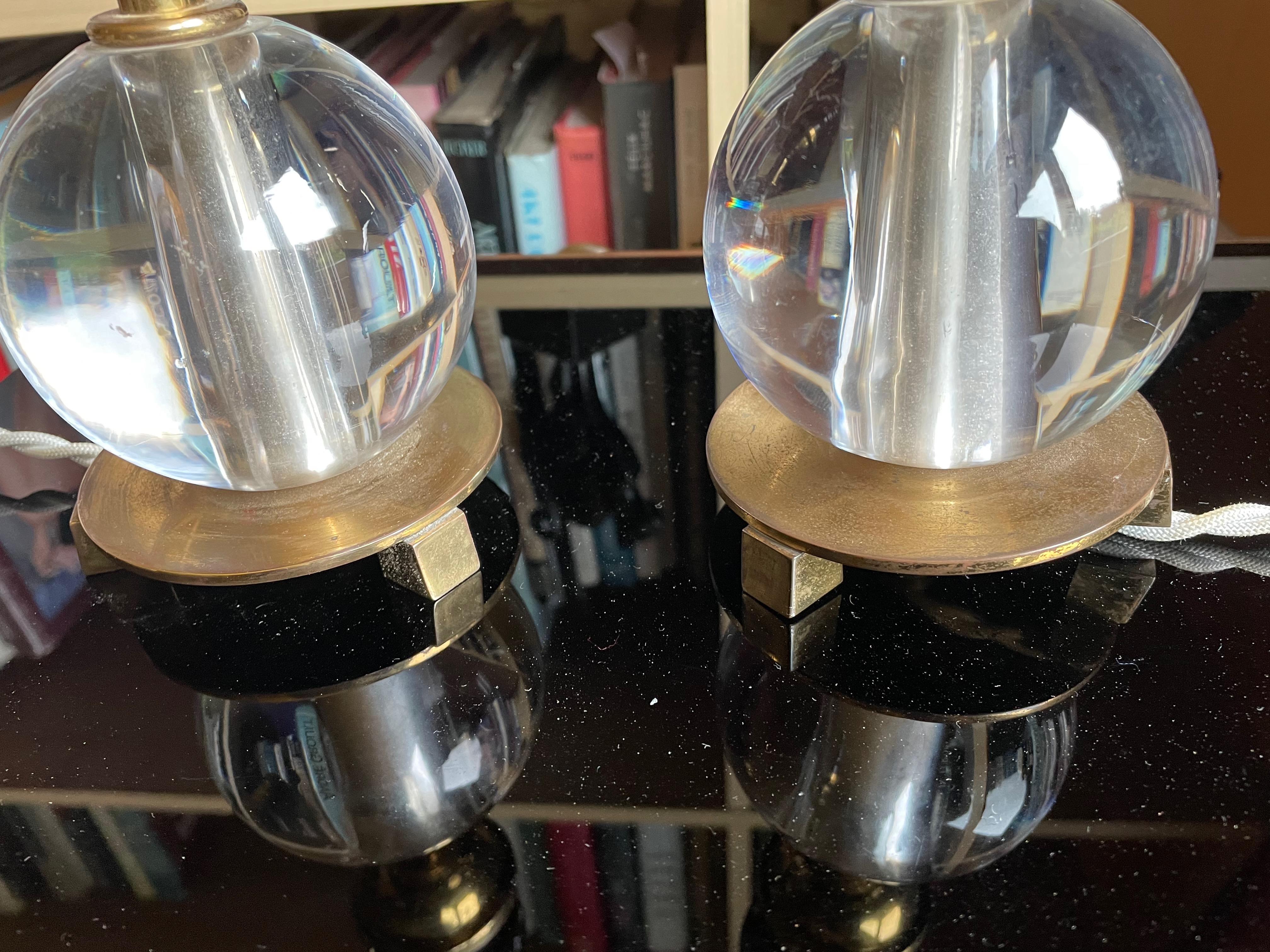 Français Une paire d'élégantes lampes de table 