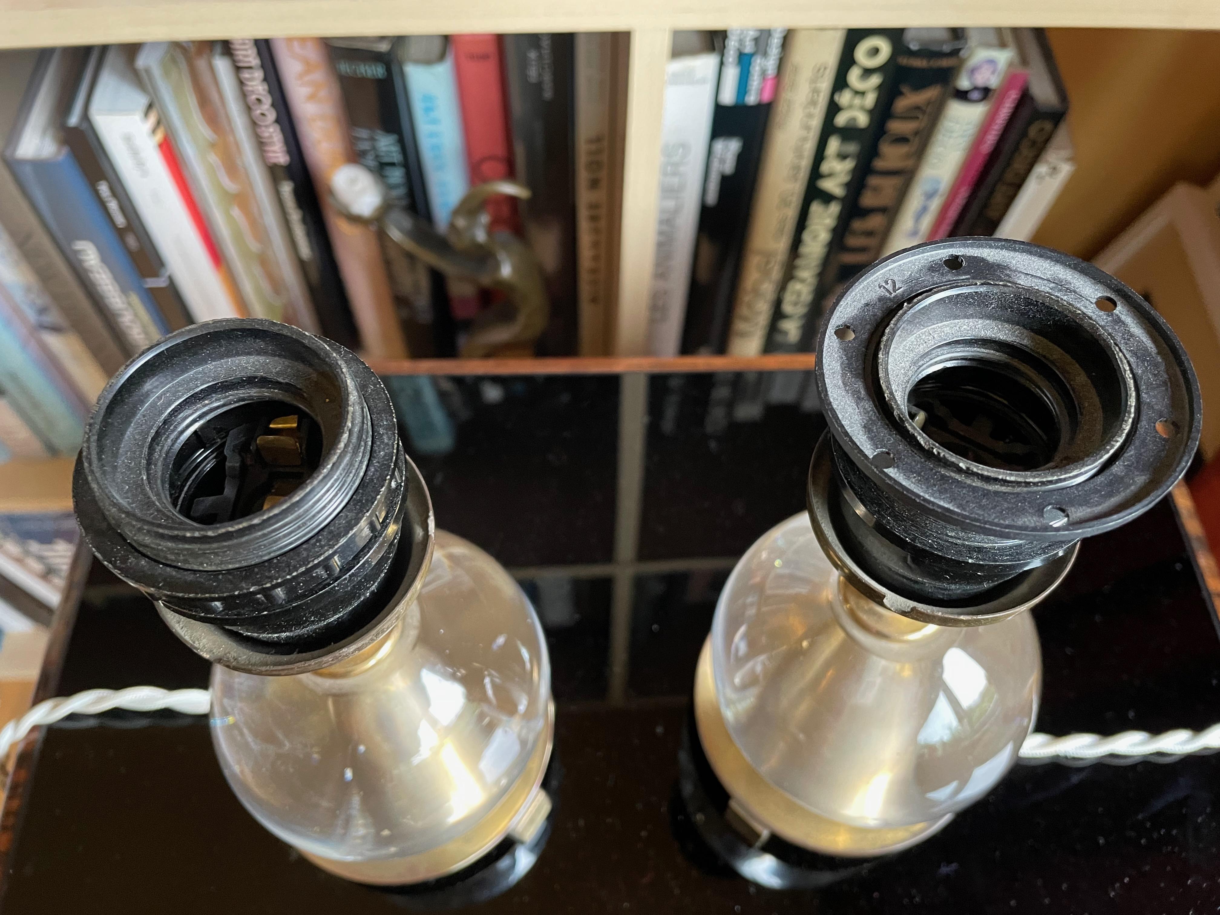 Ferronnerie Une paire d'élégantes lampes de table 