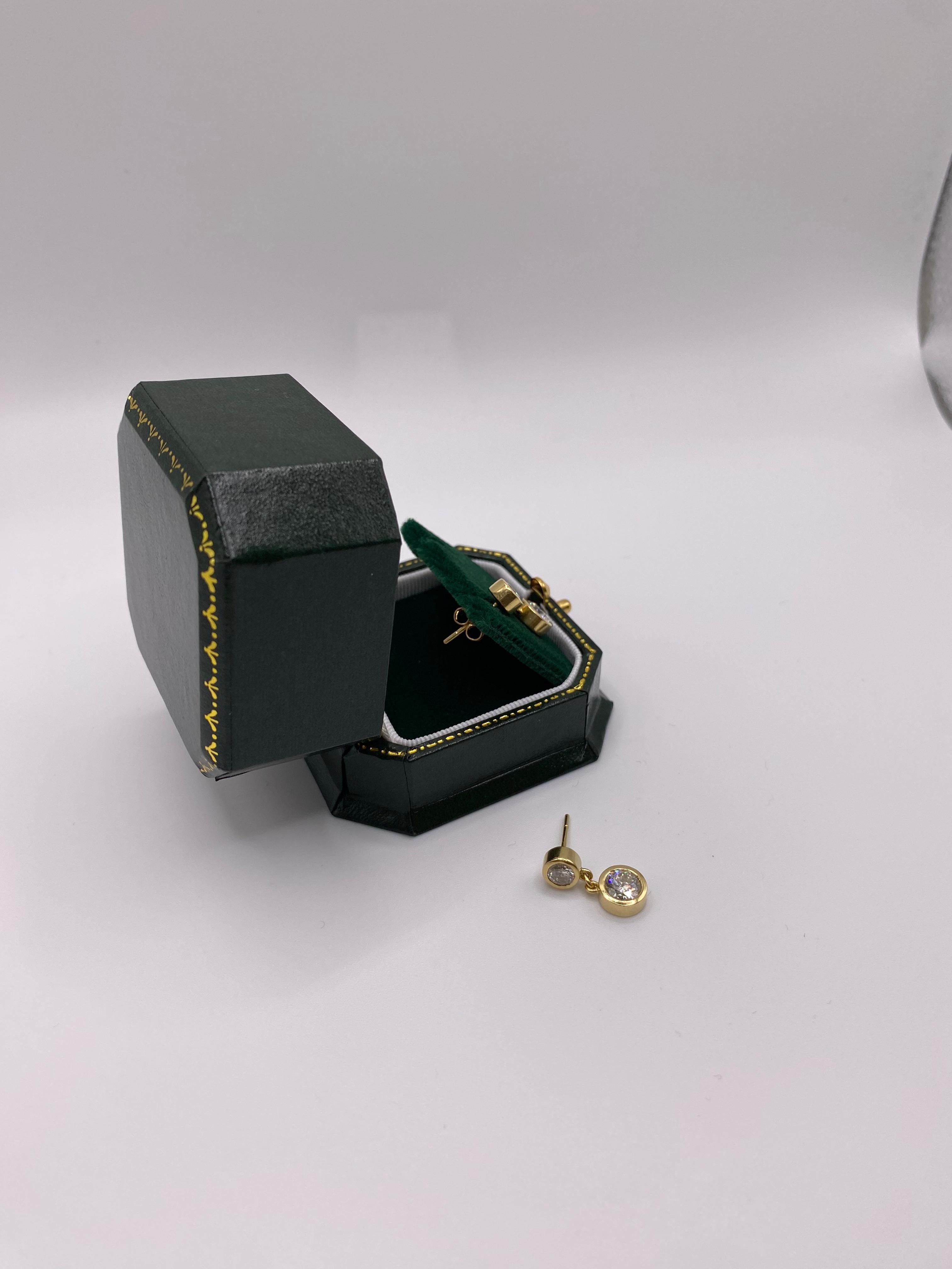Un paio di eleganti orecchini a doppia goccia con diamante In condizioni buone in vendita a Marlborough, GB