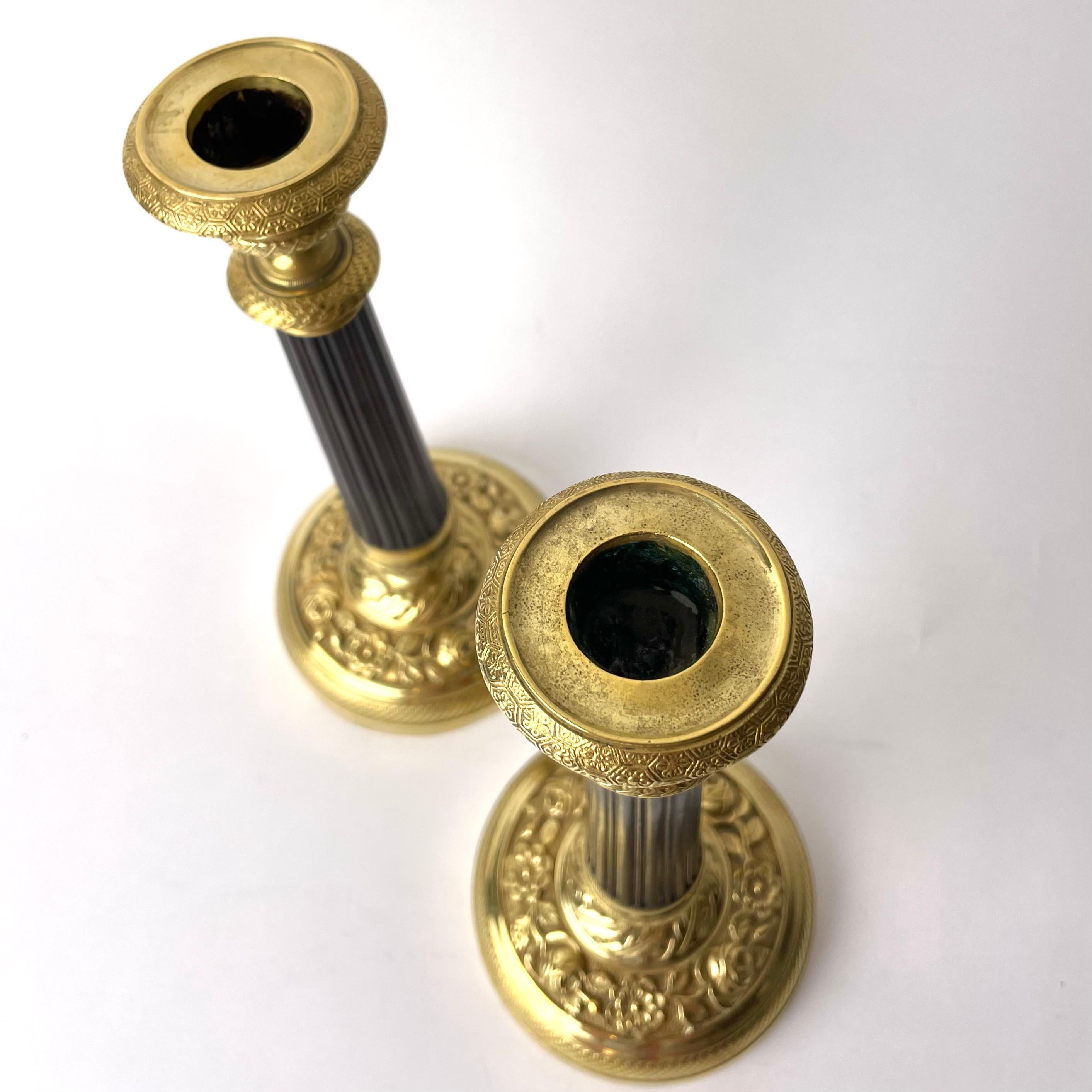 18th Century A Pair of Elegant Empire Candlesticks, Gilded and Patinated Brass, 1820s France For Sale