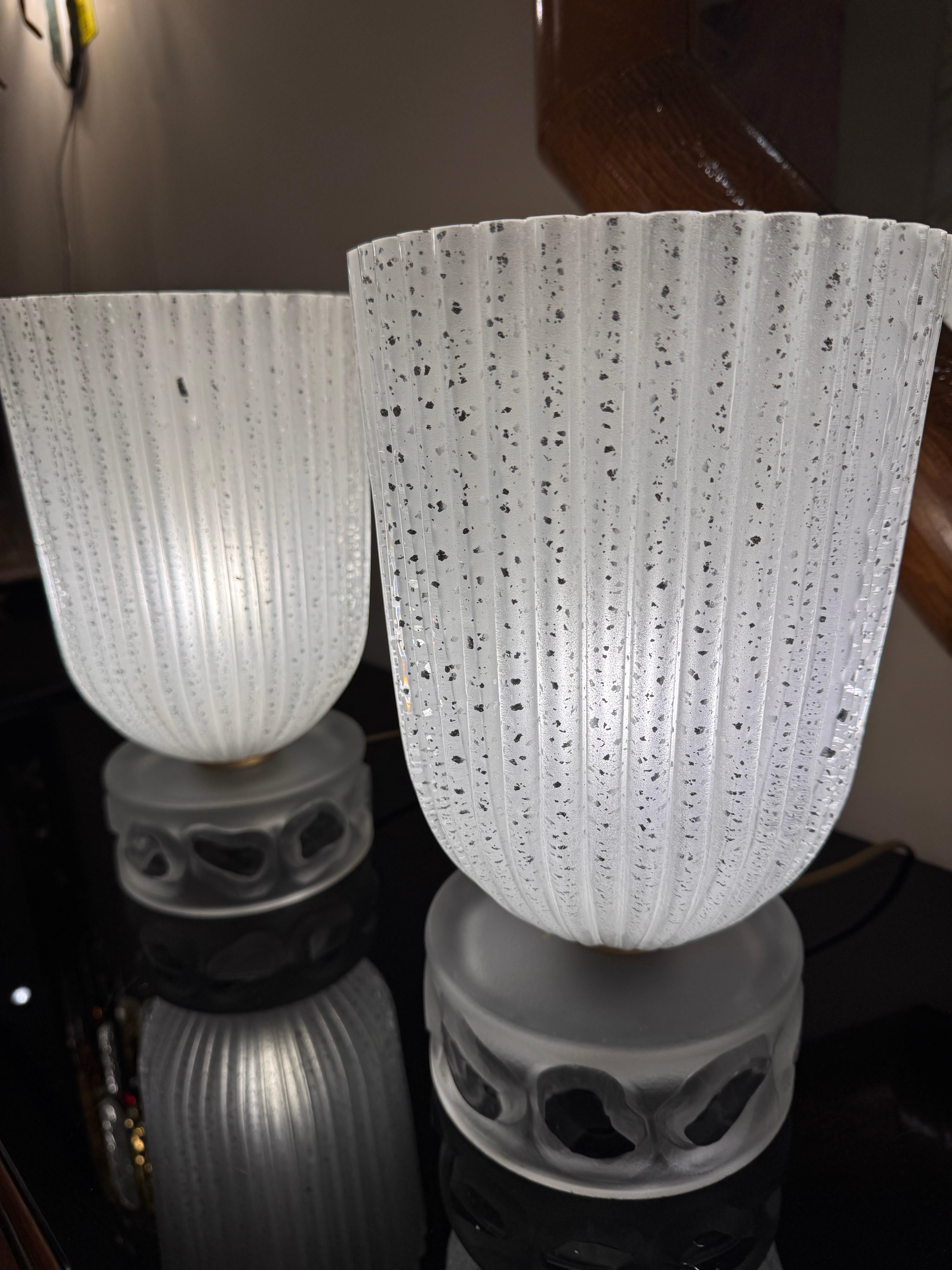 A pair of Elegant French art deco ribbed crystal torchiere table lamps siglo XX en venta