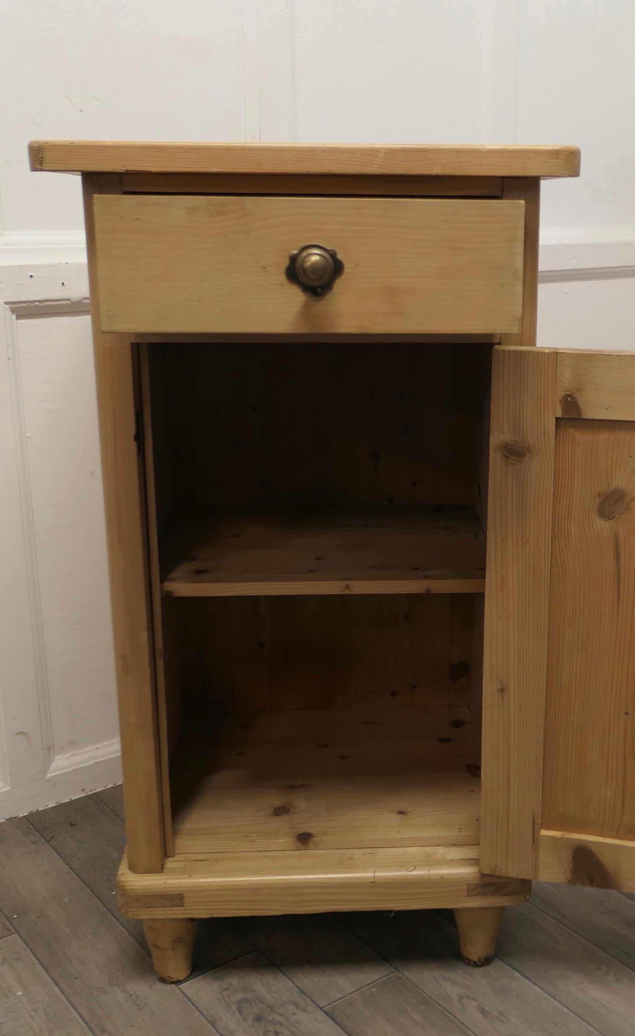 Art Deco Pair of Elegant Pine Bedside Cupboards with Drawers For Sale