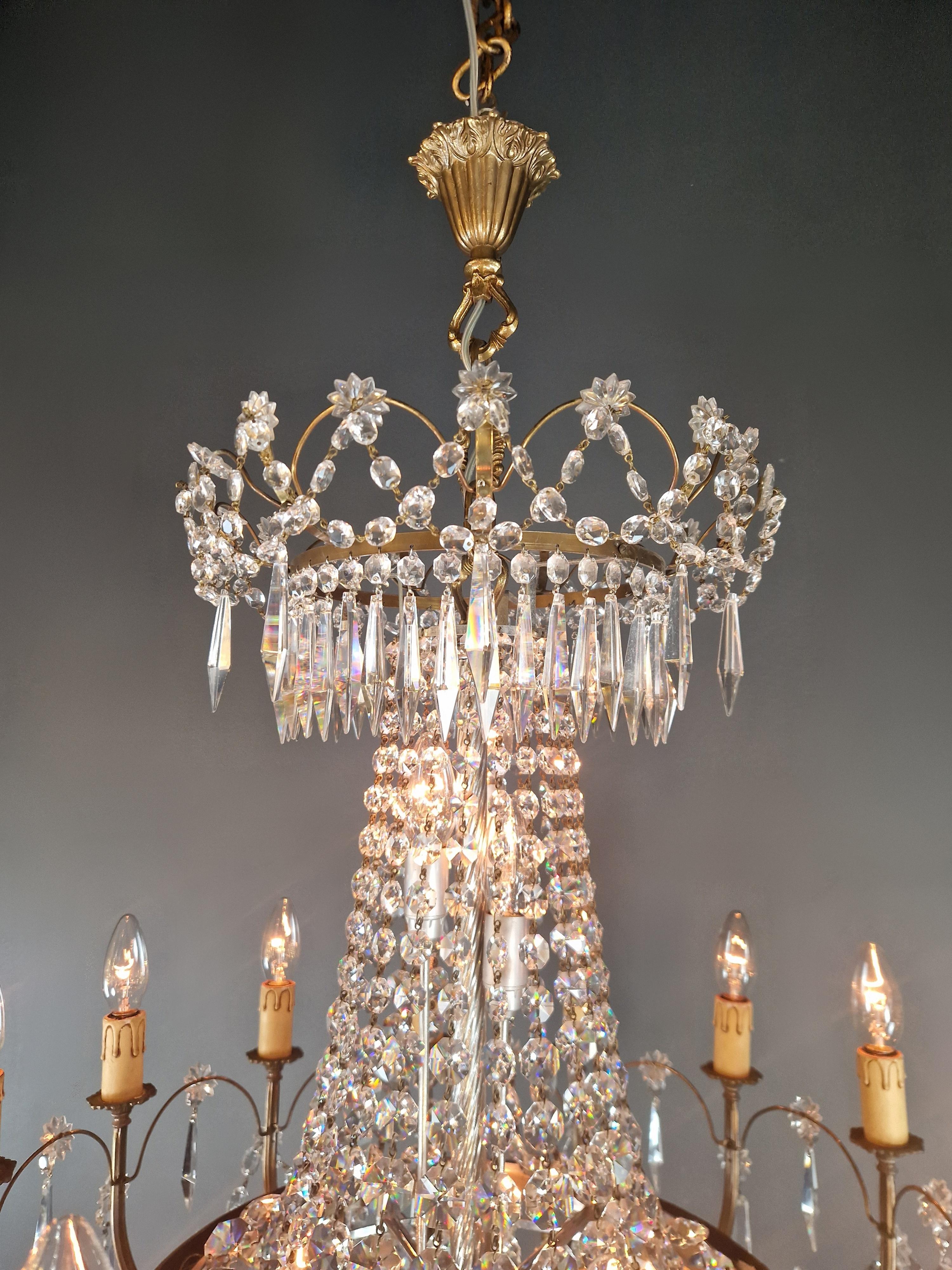 Una coppia di lampadari in ottone impero con cristalli a lustro per soffitti antichi classici in vendita 4