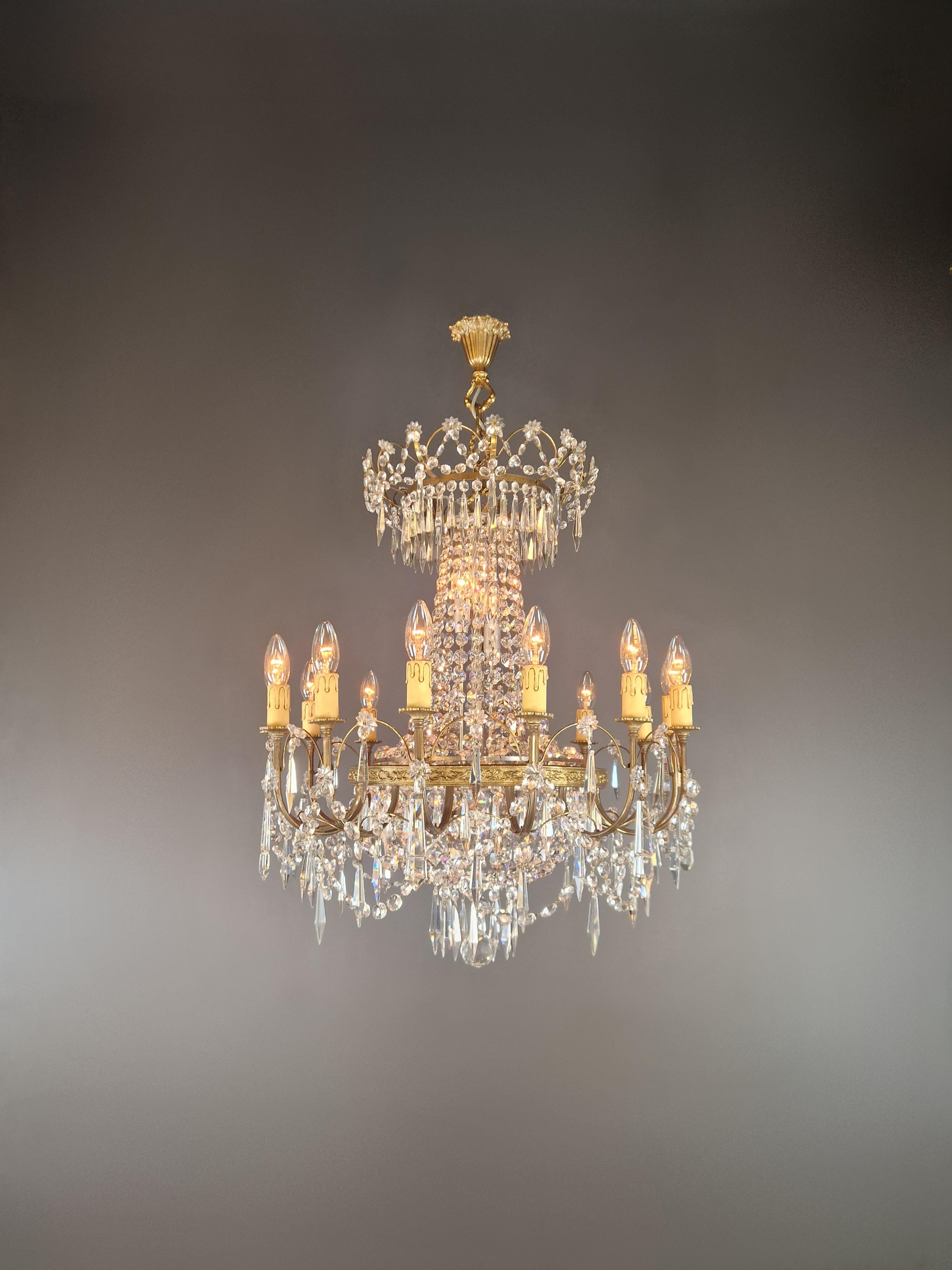 Eleganza senza tempo e maestria artigianale per i lampadari restaurati.

Restaurati con cura e competenza a Berlino, questi splendidi lampadari sono dei veri capolavori. Ogni dettaglio è stato accuratamente rinnovato, garantendo bellezza e