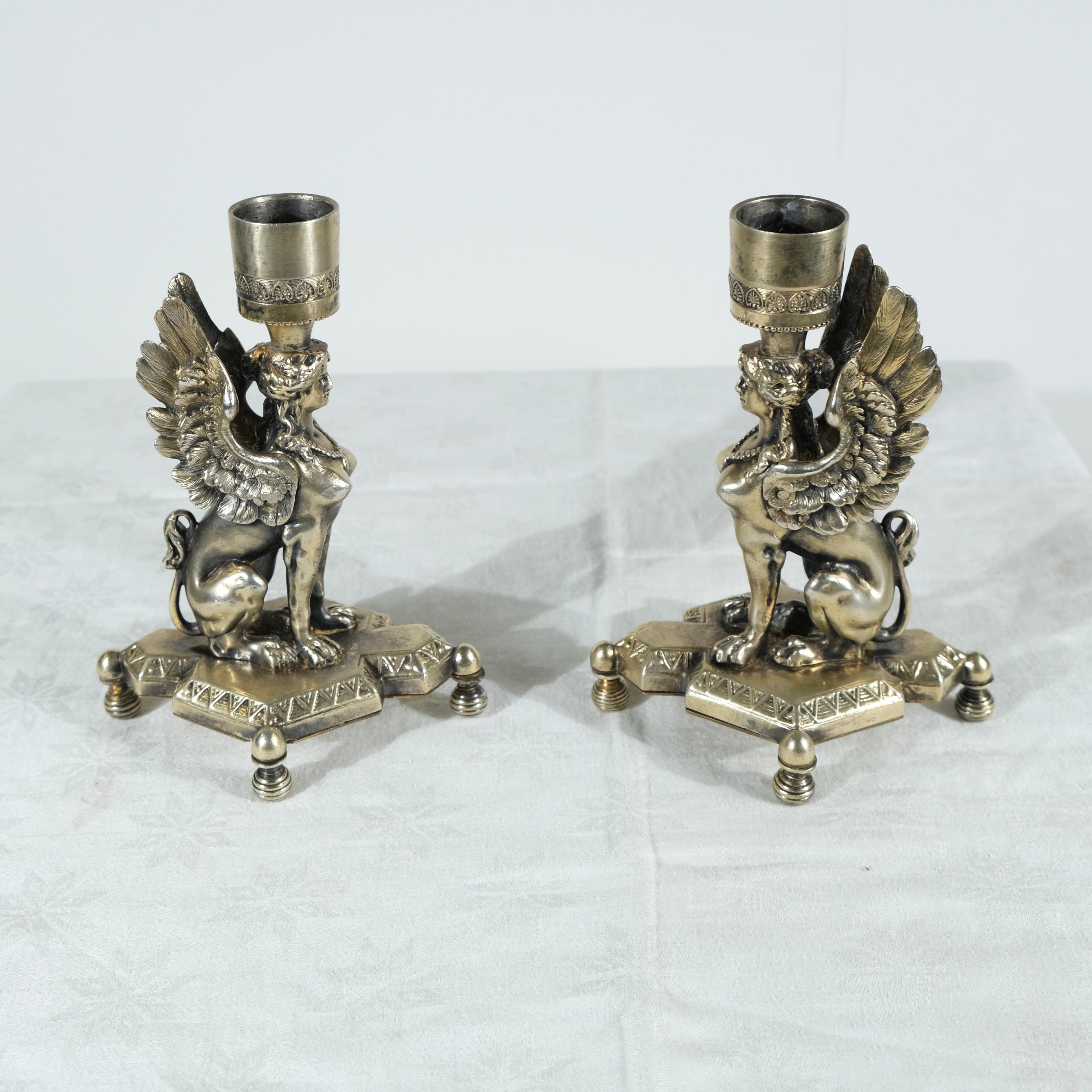 Stile impero Coppia di candelieri Impero, bronzo argentato in vendita