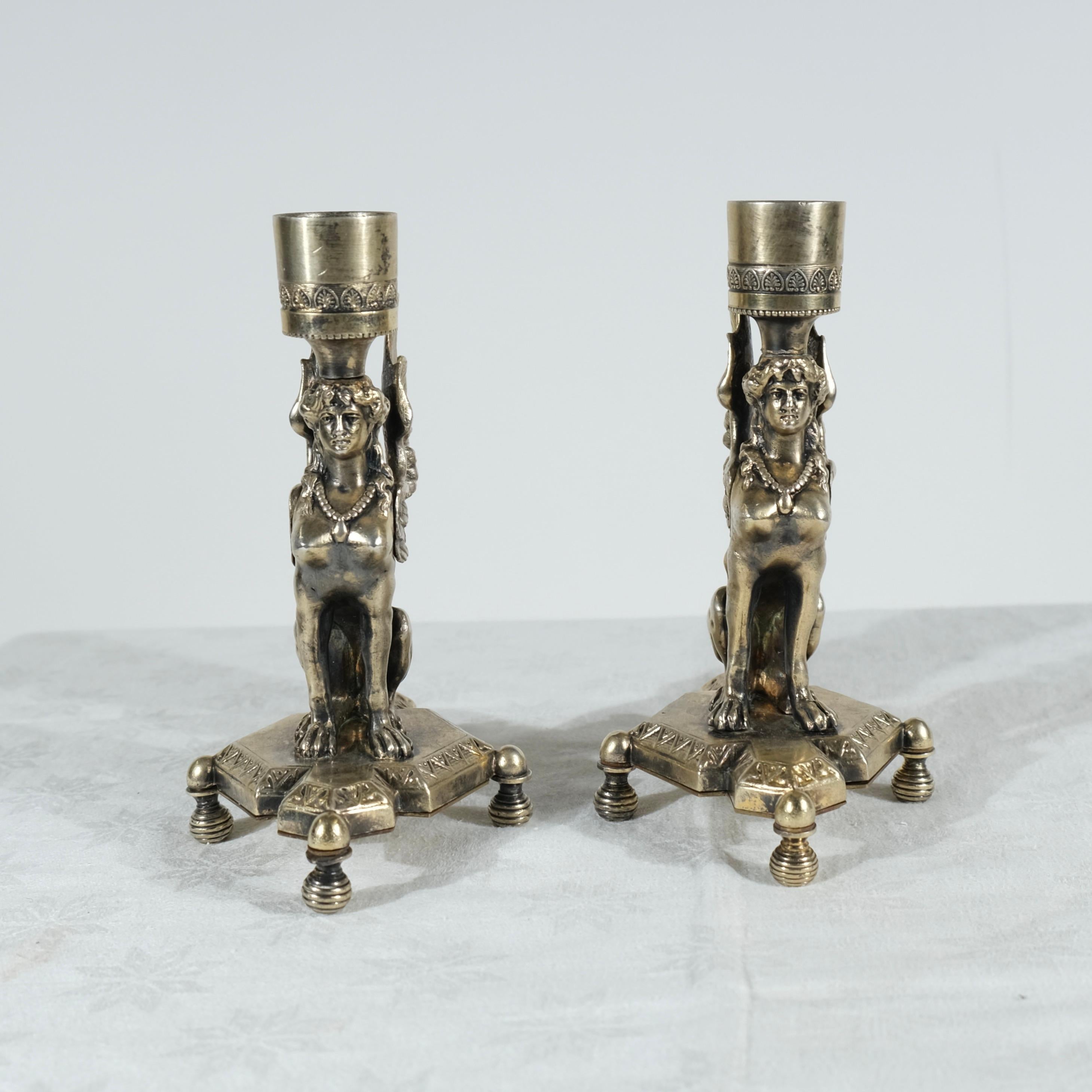 XIX secolo Coppia di candelieri Impero, bronzo argentato in vendita
