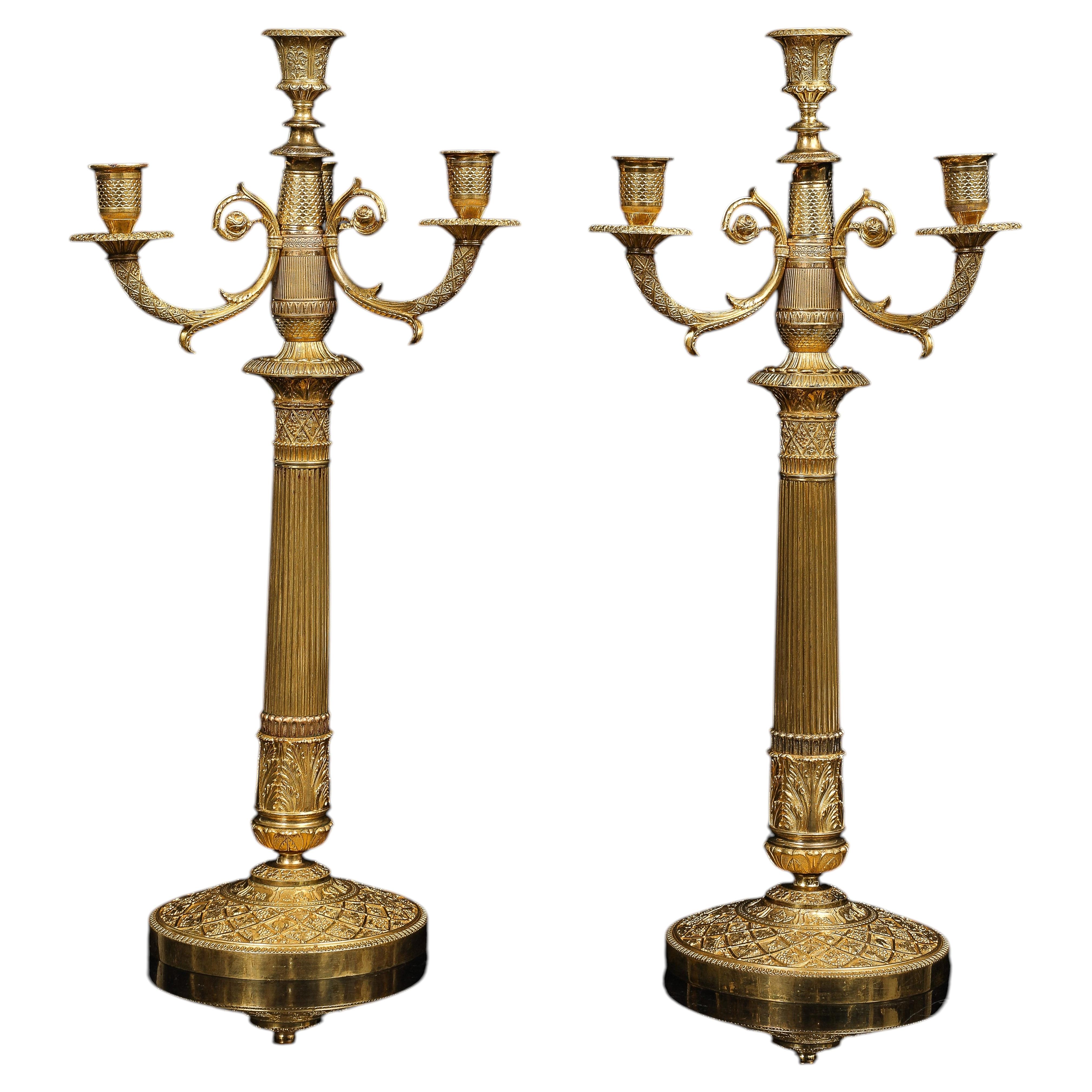 Paire de chandeliers Empire en bronze doré à quatre lumières