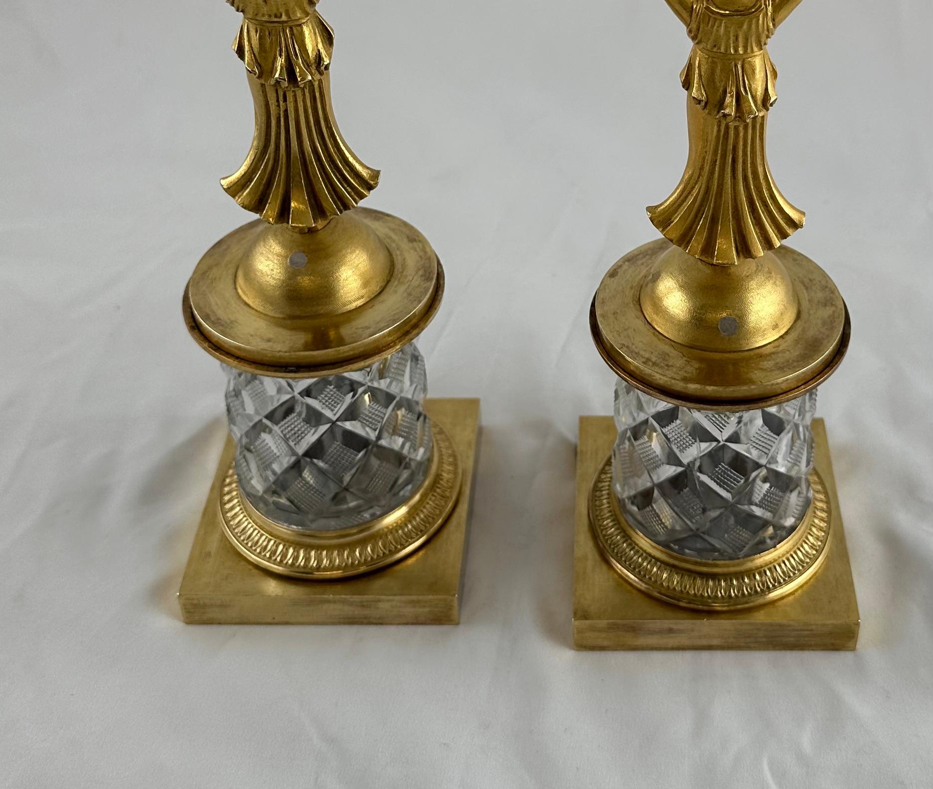 Paire de bougeoirs Empire en bronze doré et cristal taillé, vers 1810 en vente 4