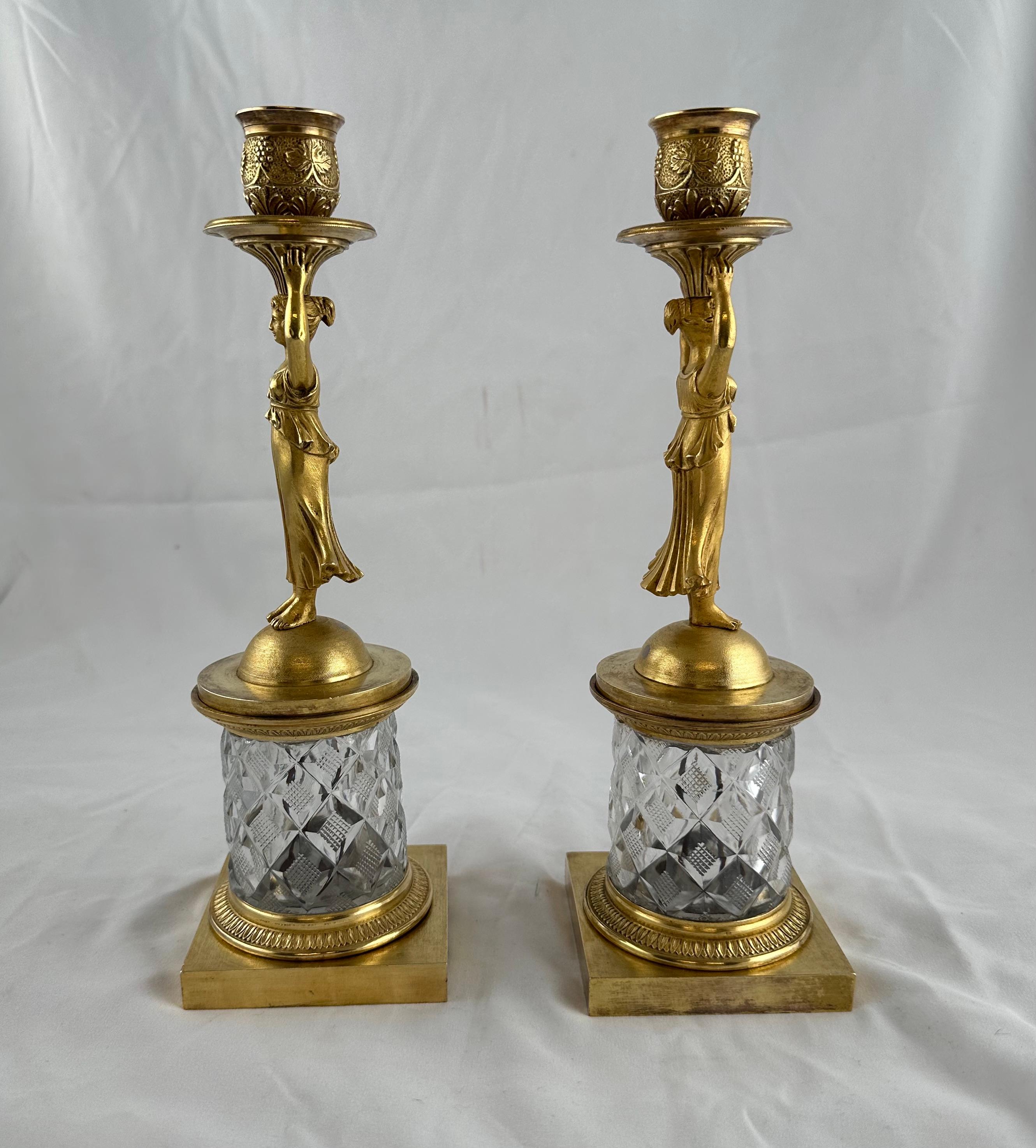 Paire de bougeoirs Empire en bronze doré et cristal taillé, vers 1810 en vente 7
