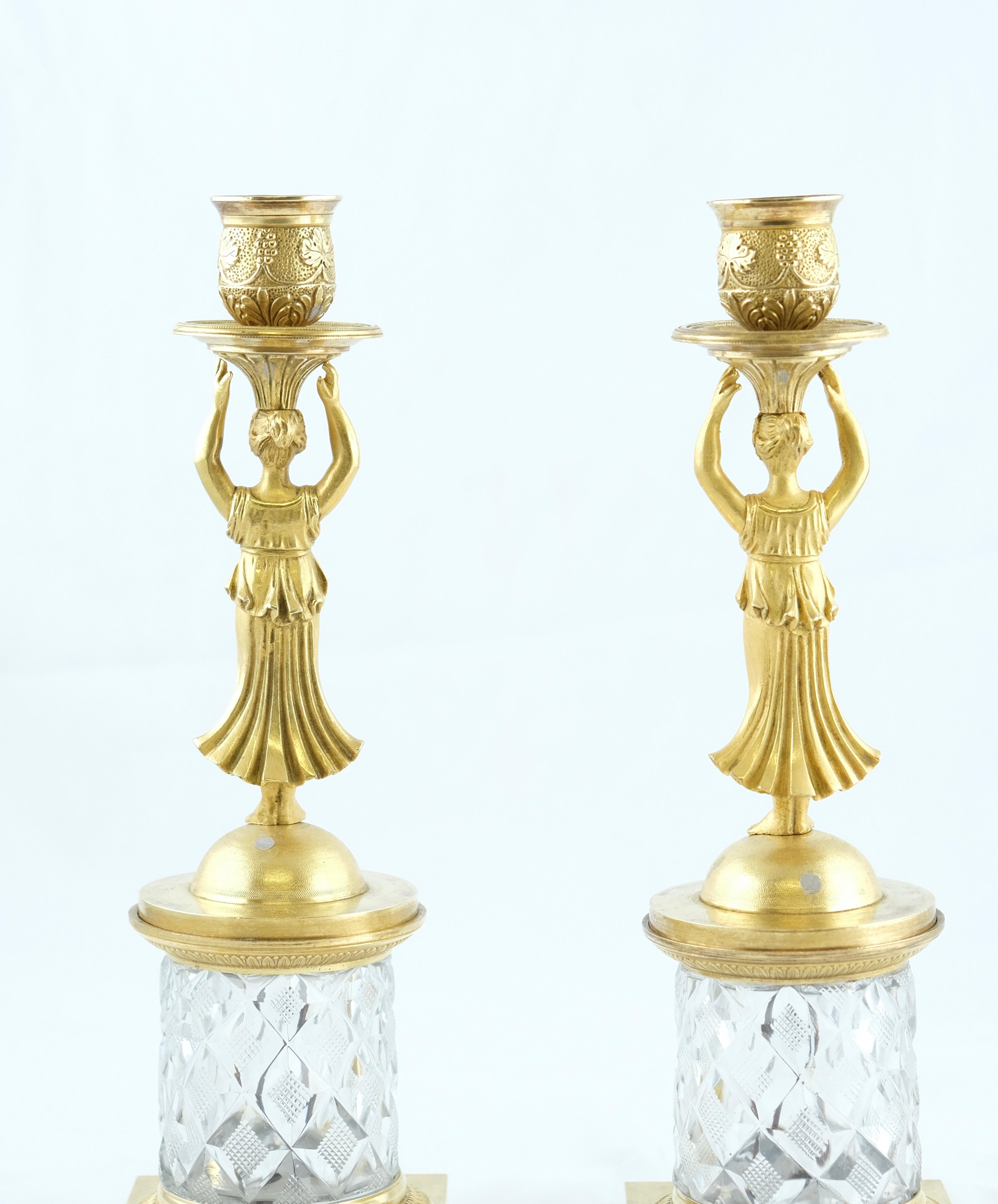 Paire de bougeoirs Empire en bronze doré et cristal taillé, vers 1810 en vente 1