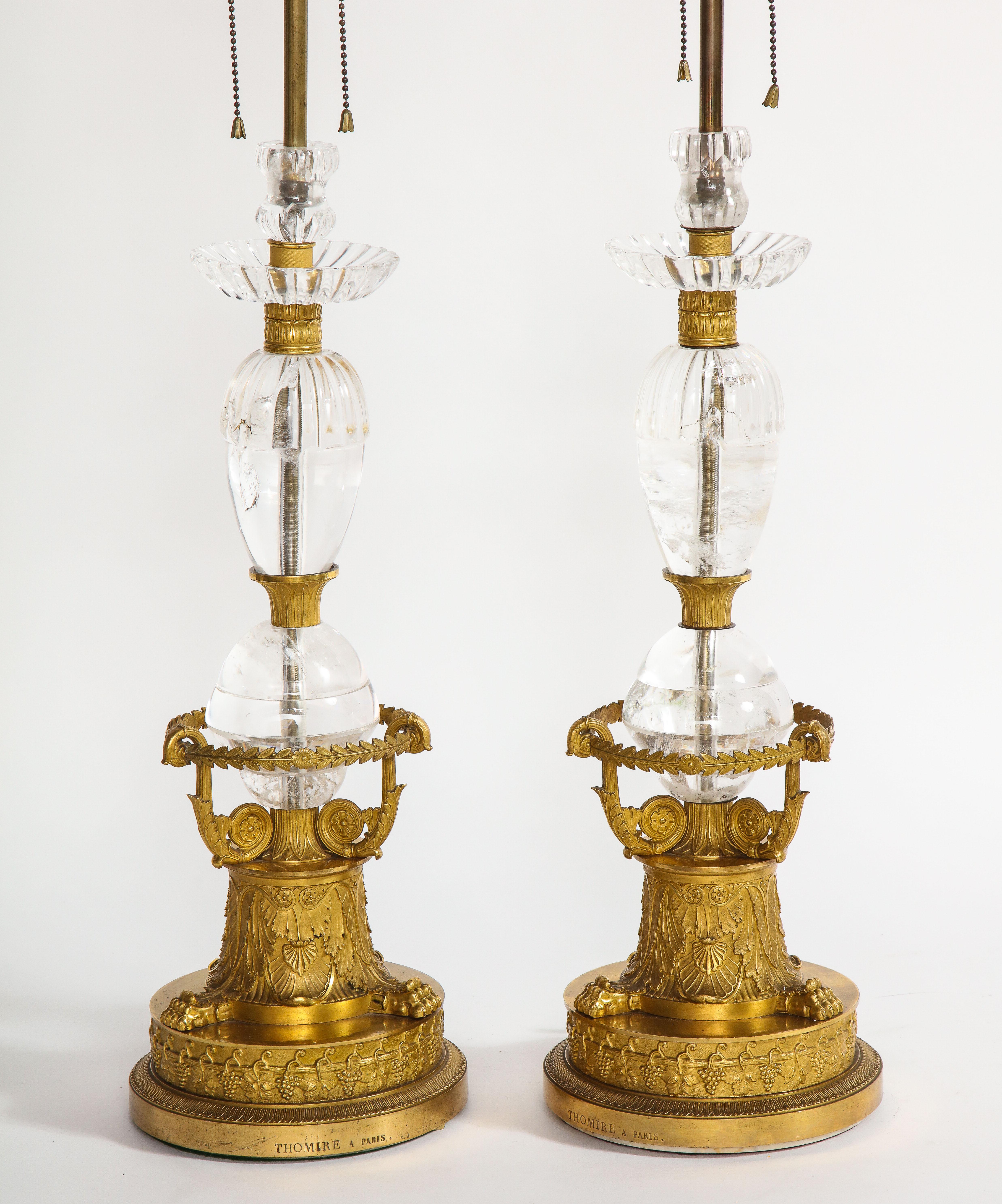Français Paire de lampes de table Empire en bronze doré et cristal de roche par Thomire à Paris en vente