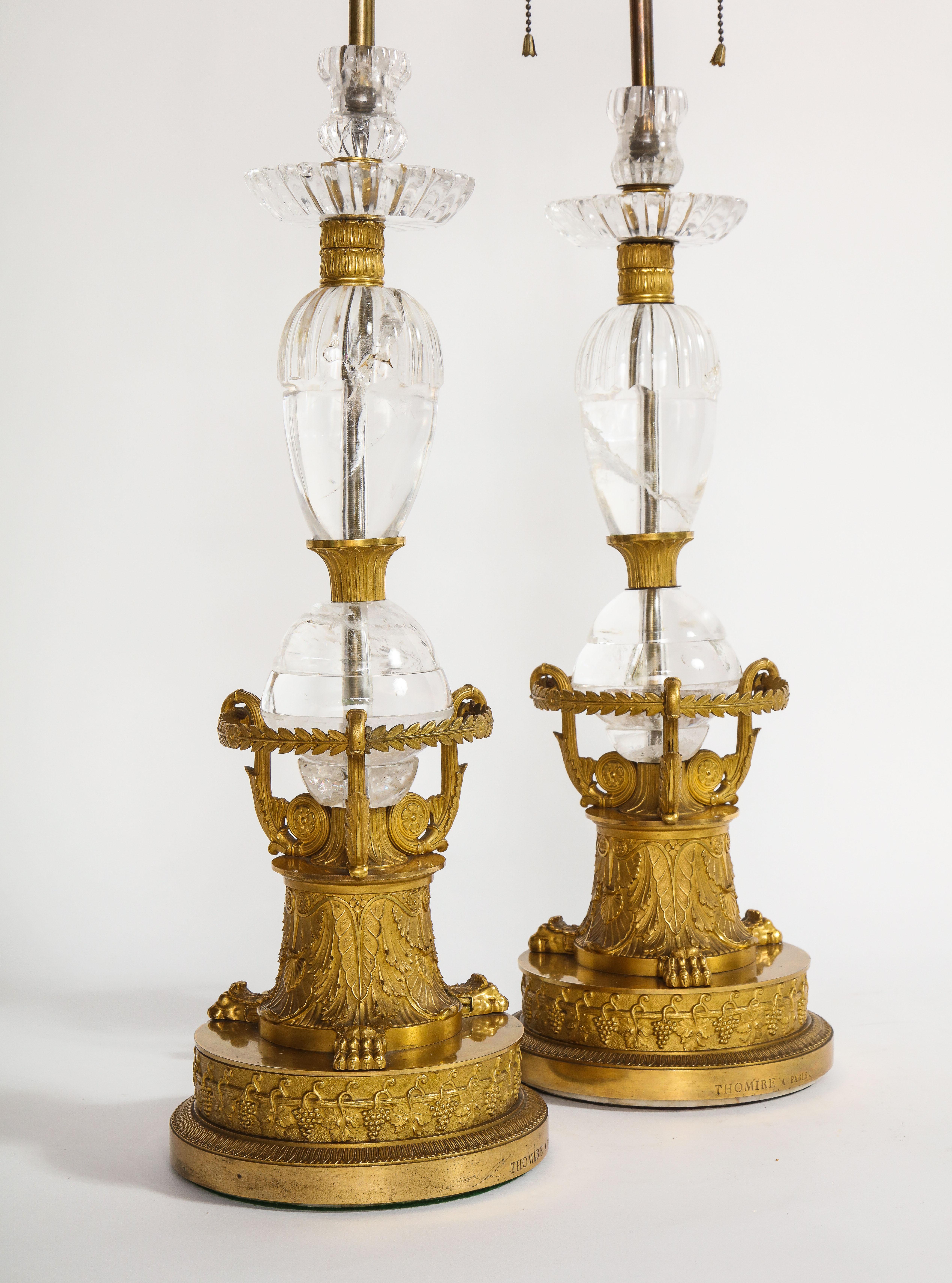 Sculpté à la main Paire de lampes de table Empire en bronze doré et cristal de roche par Thomire à Paris en vente