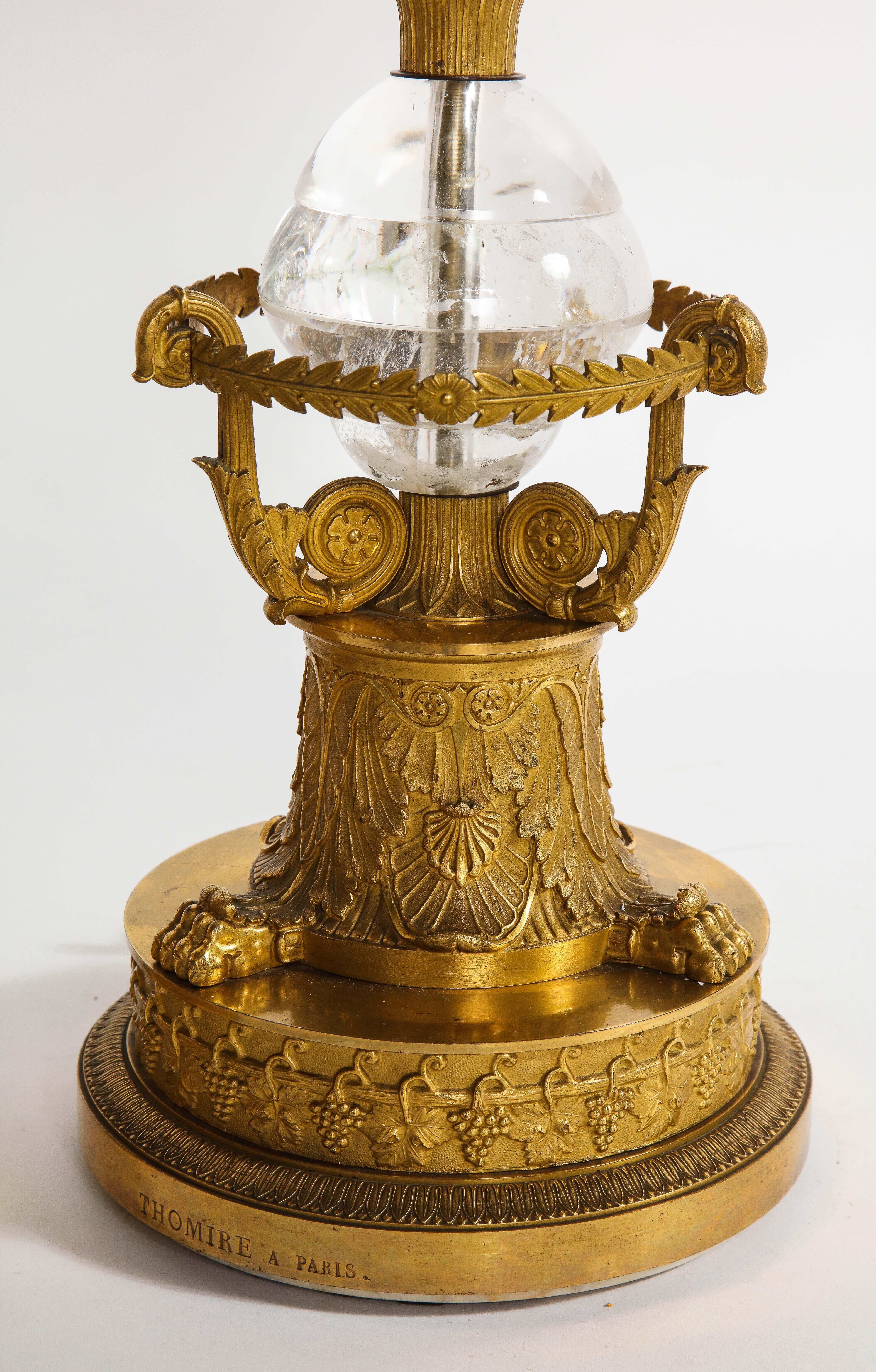 Paar Empire-Tischlampen aus vergoldeter Bronze und Bergkristall von Thomire à Paris im Angebot 2