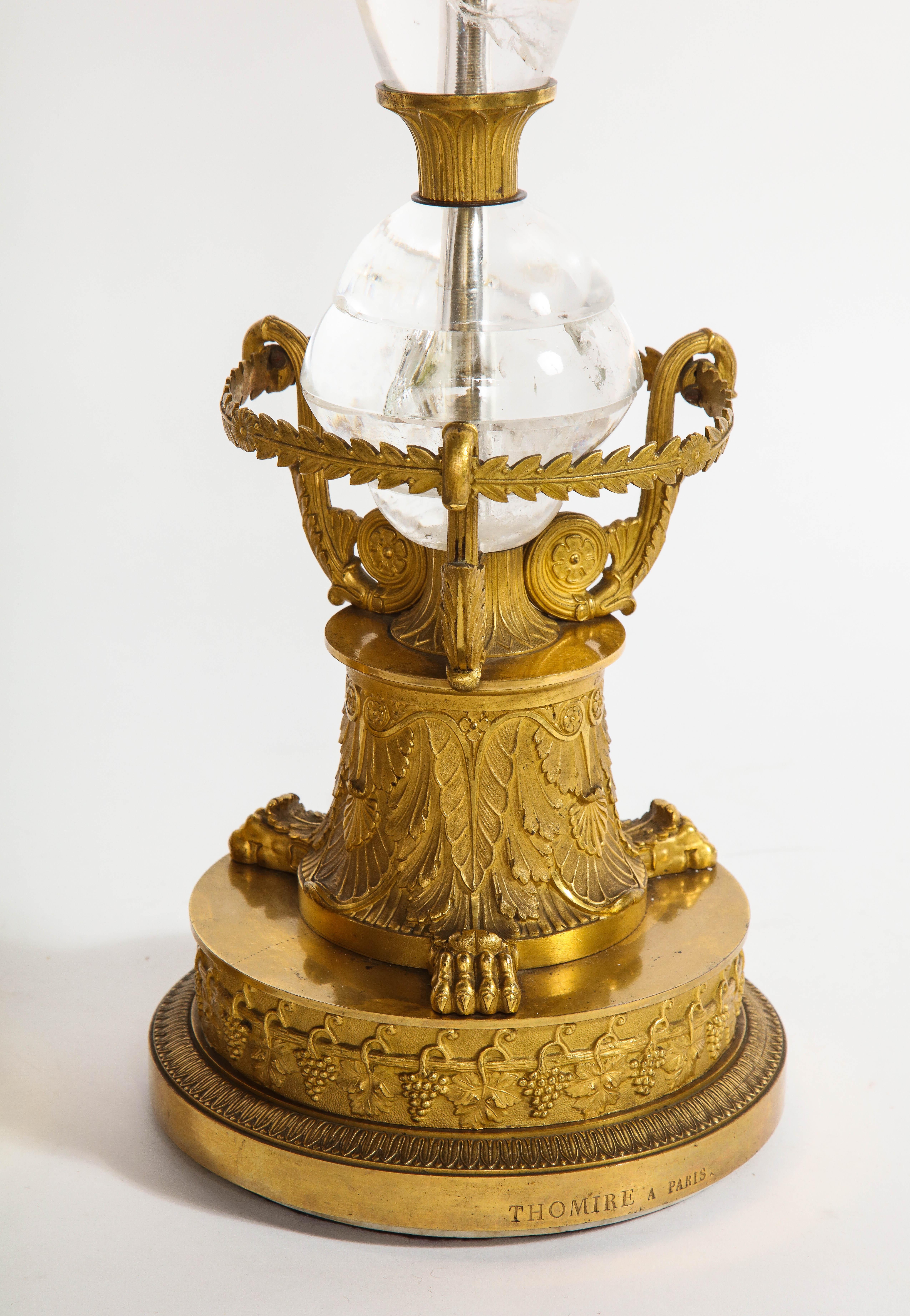 Paar Empire-Tischlampen aus vergoldeter Bronze und Bergkristall von Thomire à Paris im Angebot 3