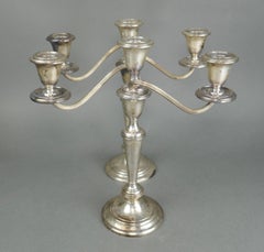 Coppia di candelabri a tre bracci in argento sterling in stile Impero