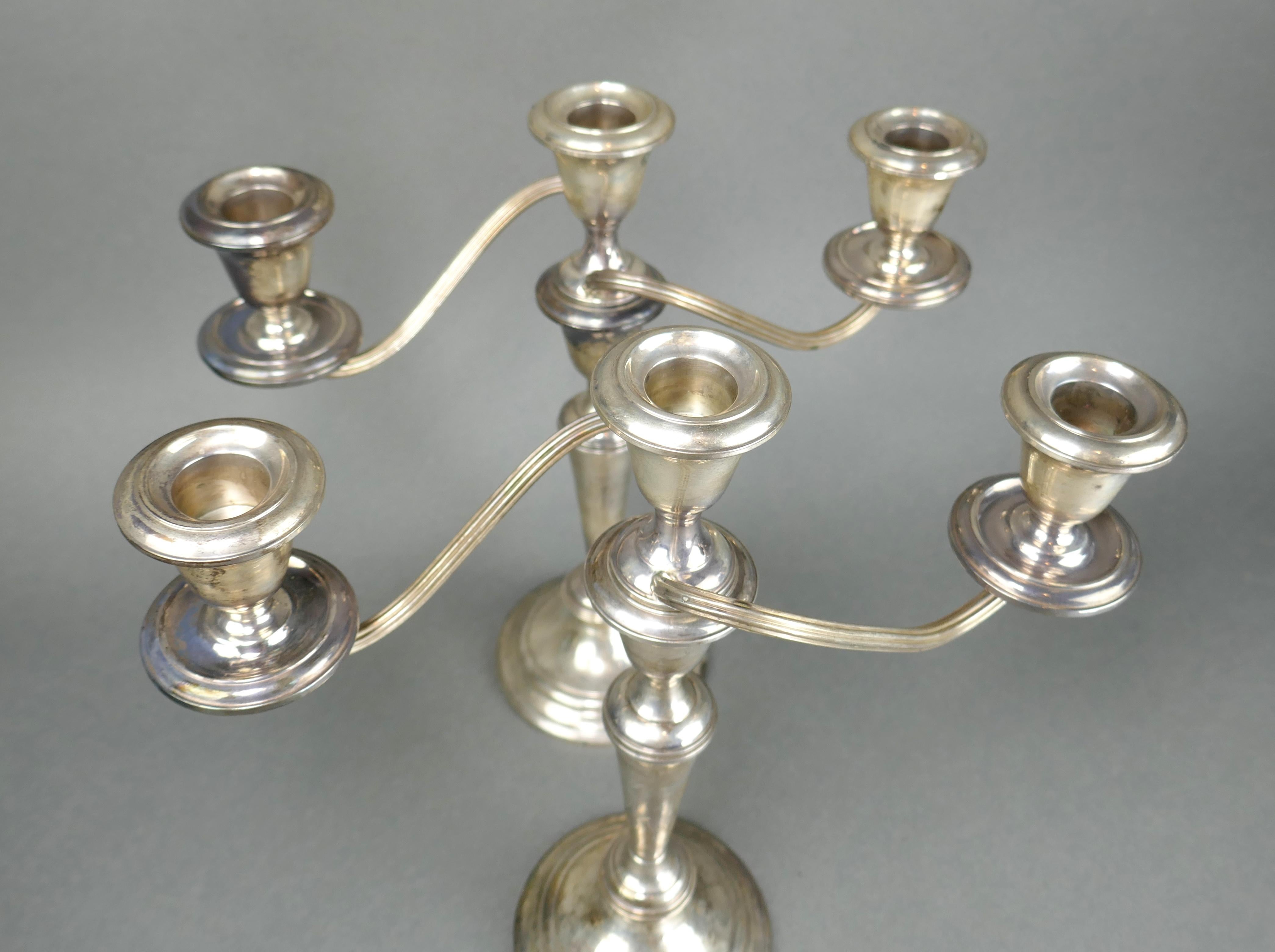 Stile impero Coppia di candelabri a tre bracci in argento sterling in stile Impero in vendita