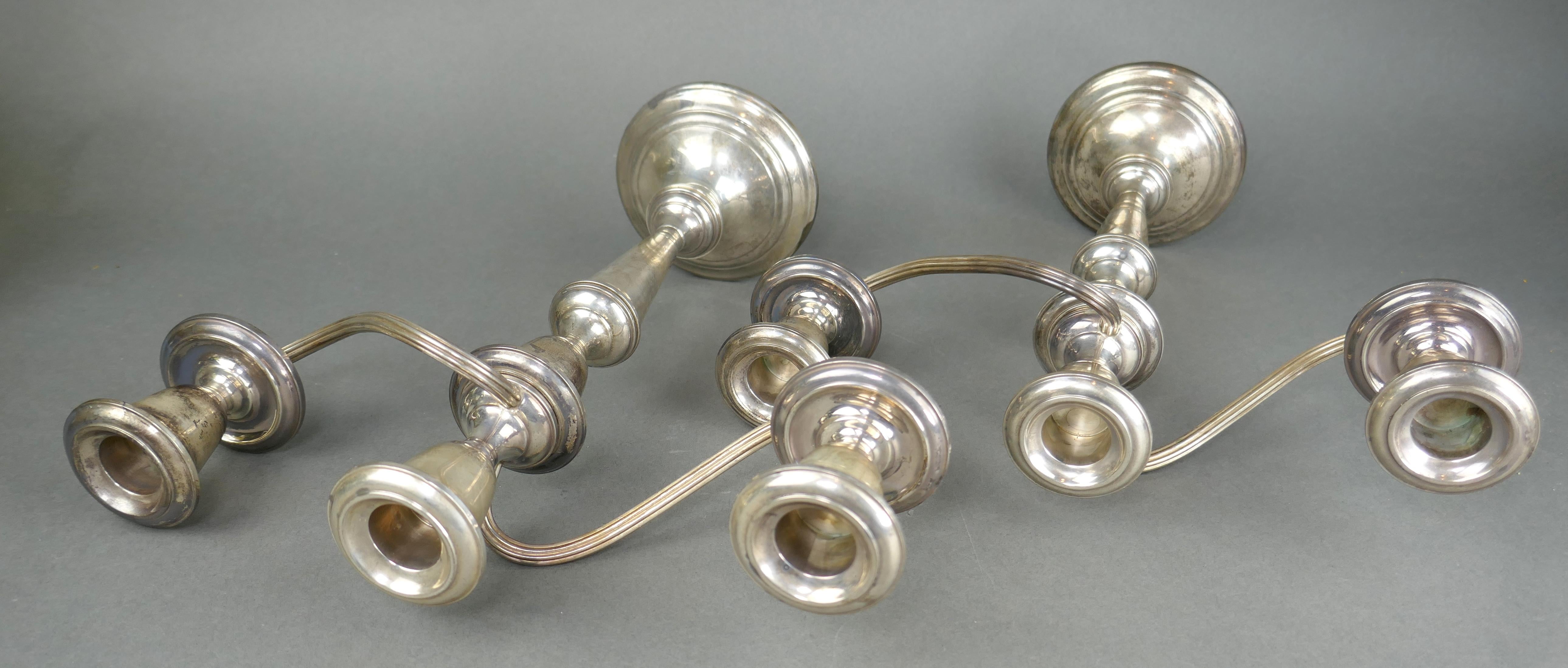 Coppia di candelabri a tre bracci in argento sterling in stile Impero in vendita 2