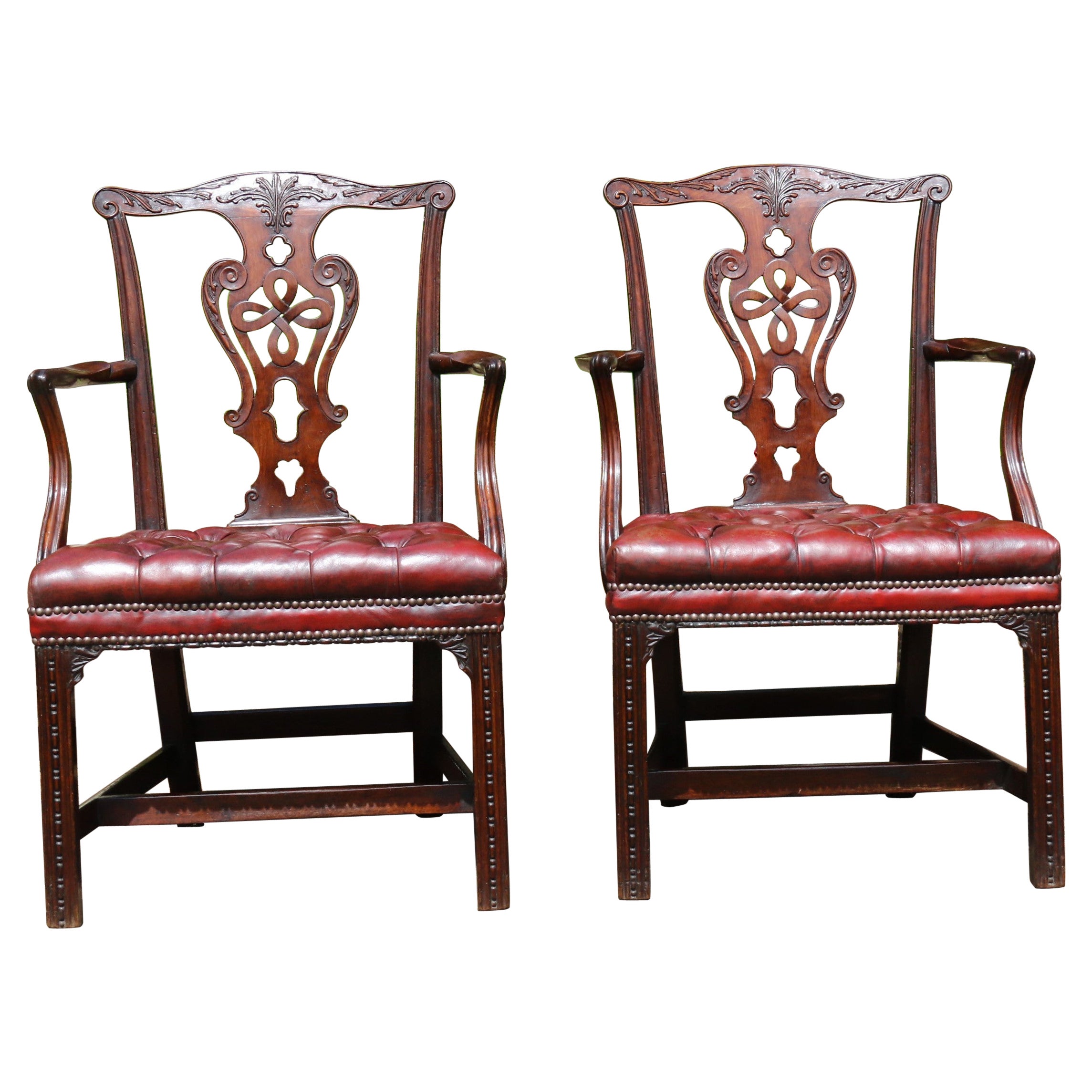 Ein Paar englische 18.  Sessel aus der Chippendale-Periode von George III. des Jahrhunderts. selten