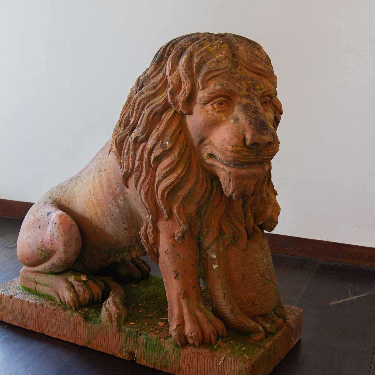 Pair of English 19th Century Terracotta Lions In Good Condition In Donhead St Mary, Wiltshire