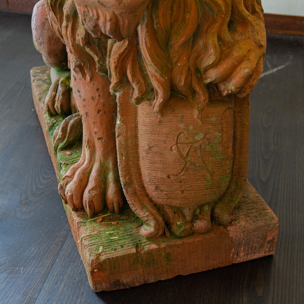 Pair of English 19th Century Terracotta Lions 4