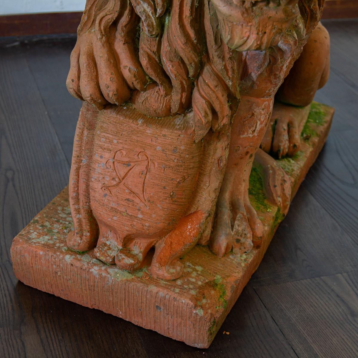 Pair of English 19th Century Terracotta Lions 5