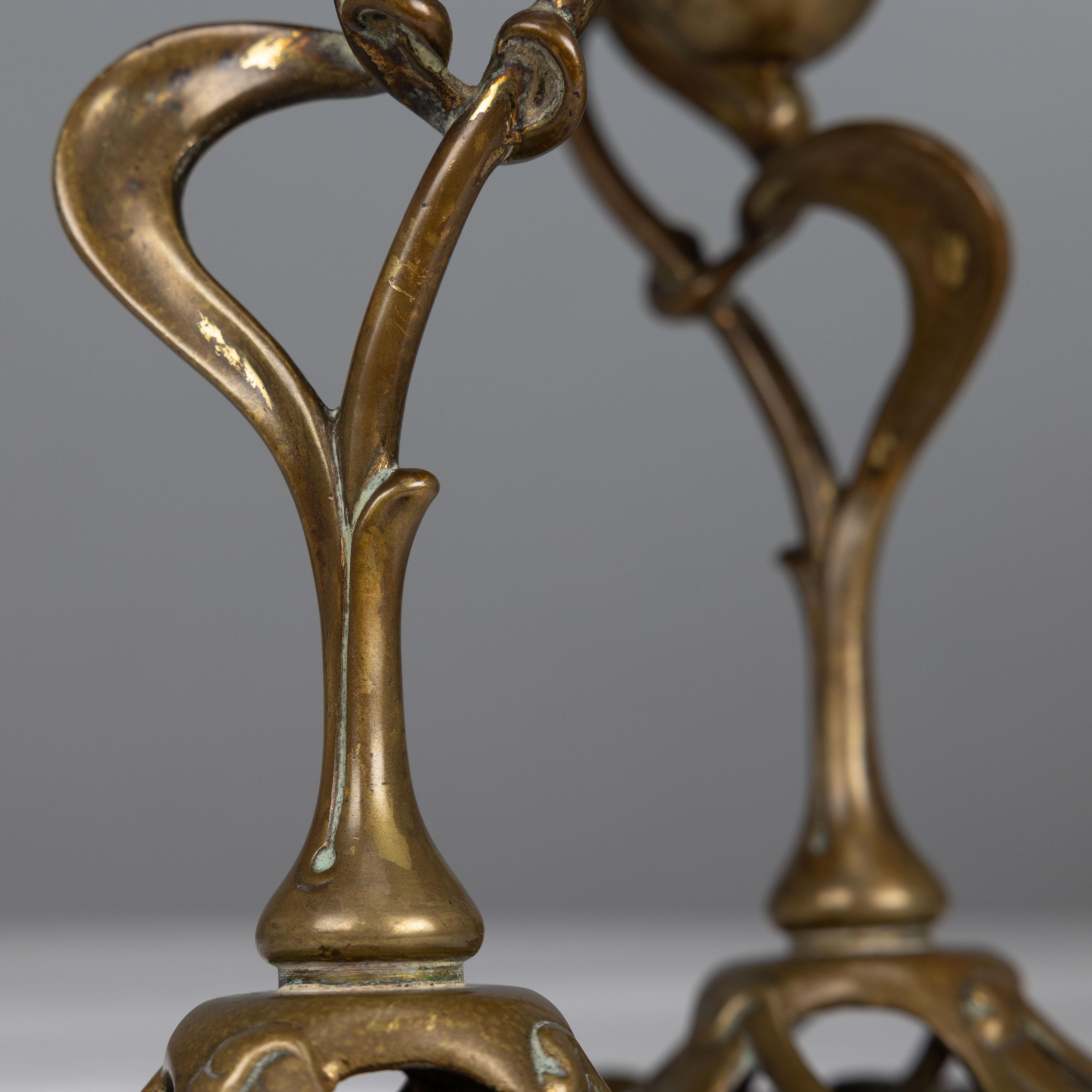 Paire de chandeliers Art Nouveau anglais à décor organique fluide en vente 7
