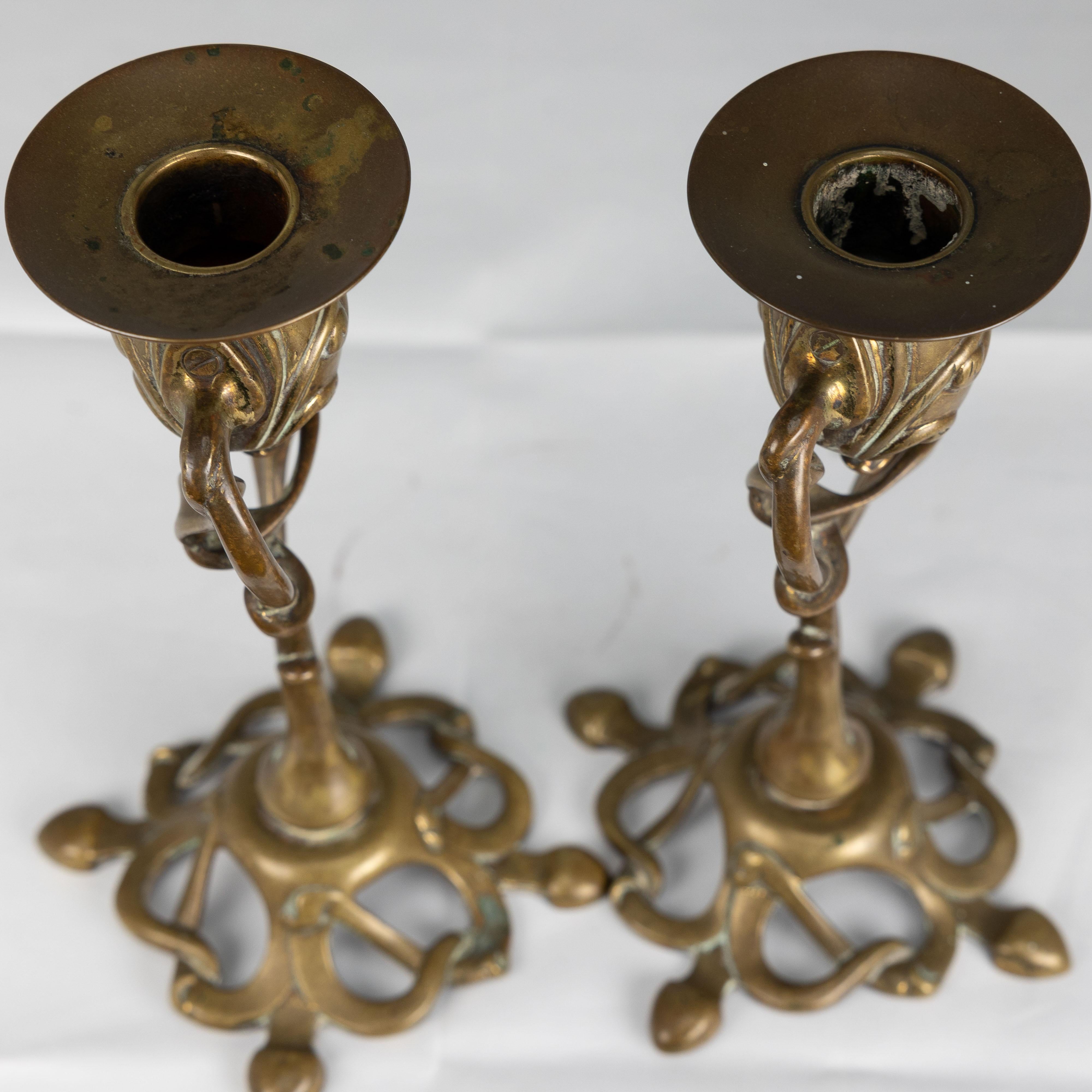 Paire de chandeliers Art Nouveau anglais à décor organique fluide en vente 11