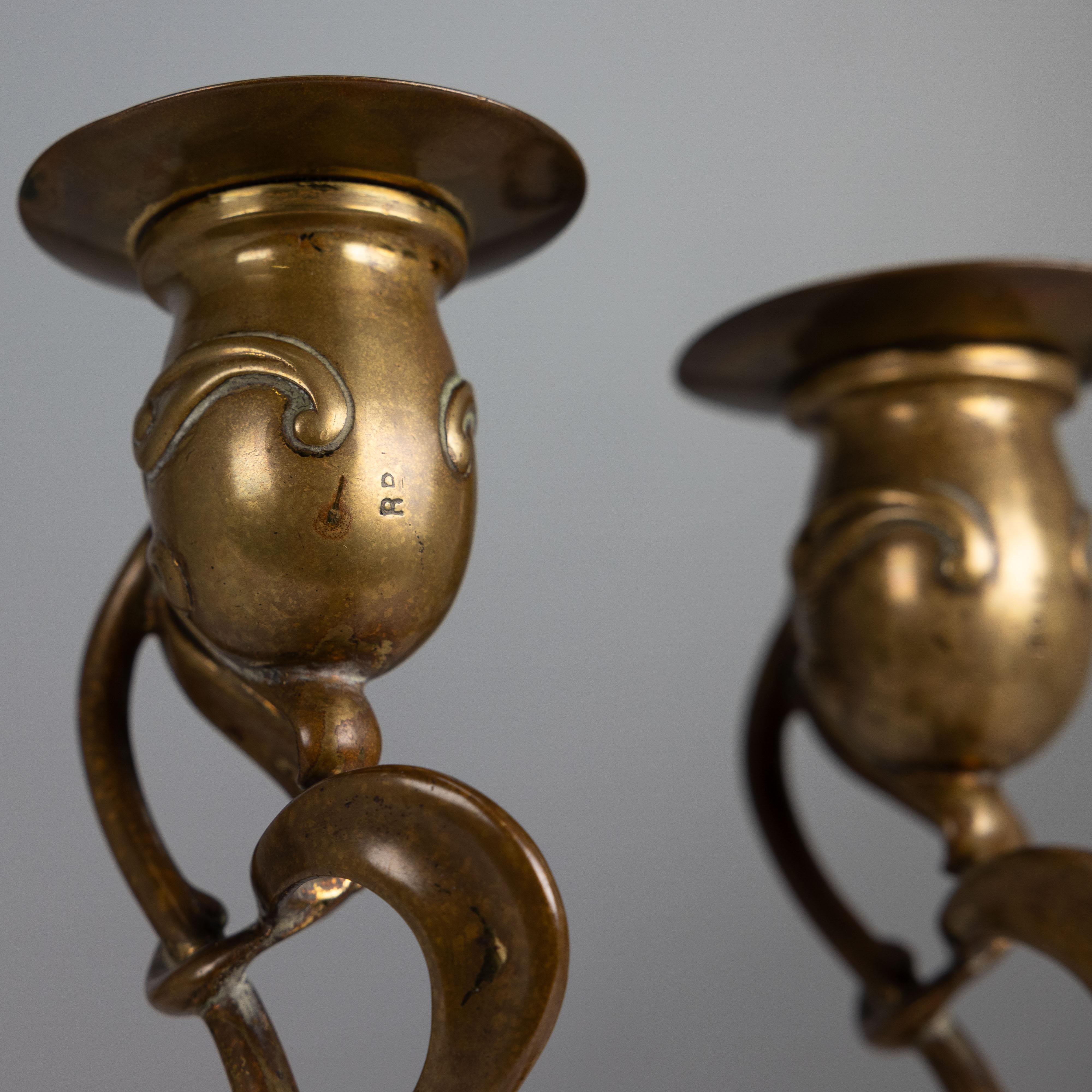 Paire de chandeliers Art Nouveau anglais à décor organique fluide en vente 2