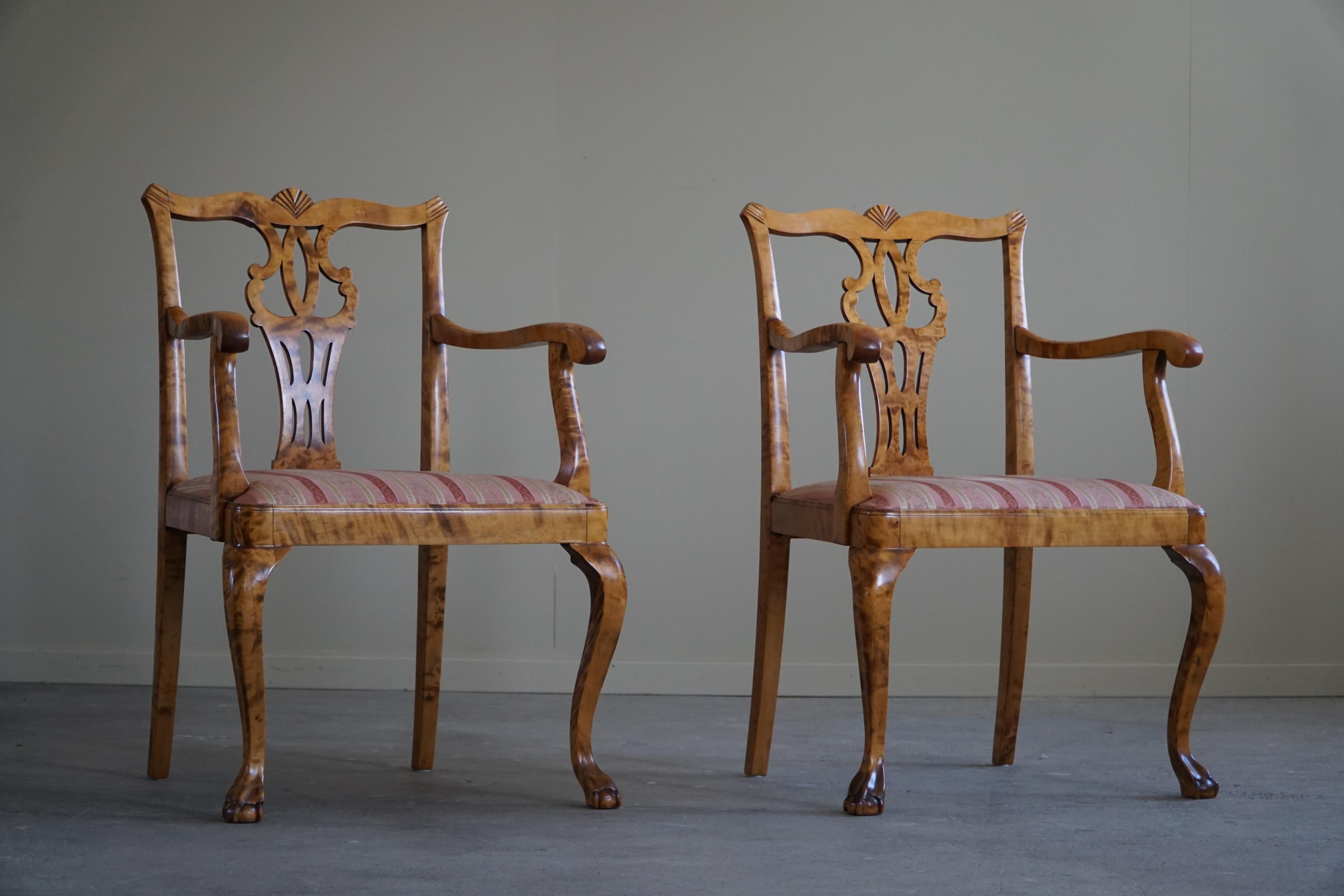 A Pair of English Chippendale Style Armchairs in Birch, 20th Century, England For Sale 6
