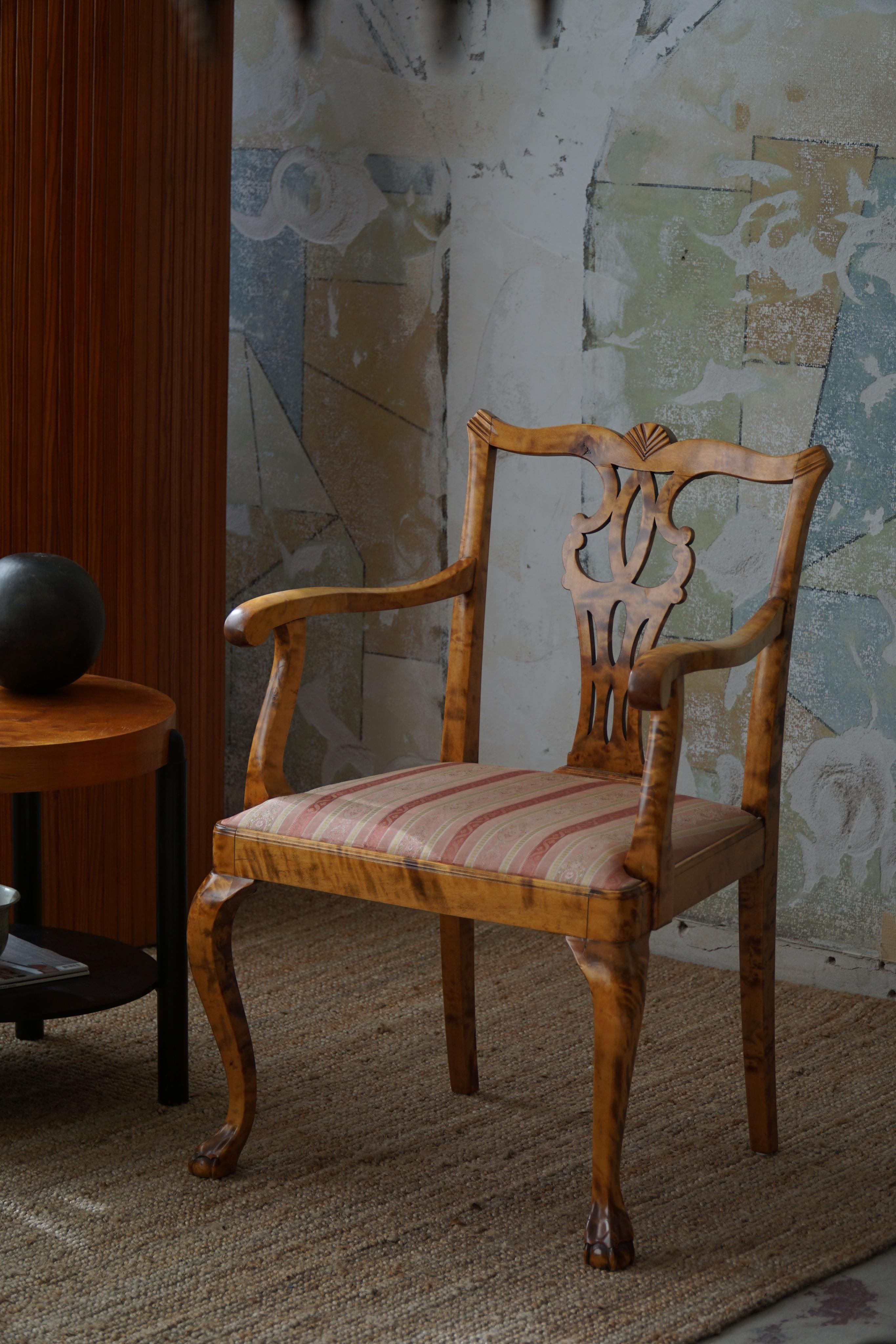 Ein Paar englische Sessel im Chippendale-Stil aus Birke, 20. Jahrhundert, England im Zustand „Gut“ im Angebot in Odense, DK