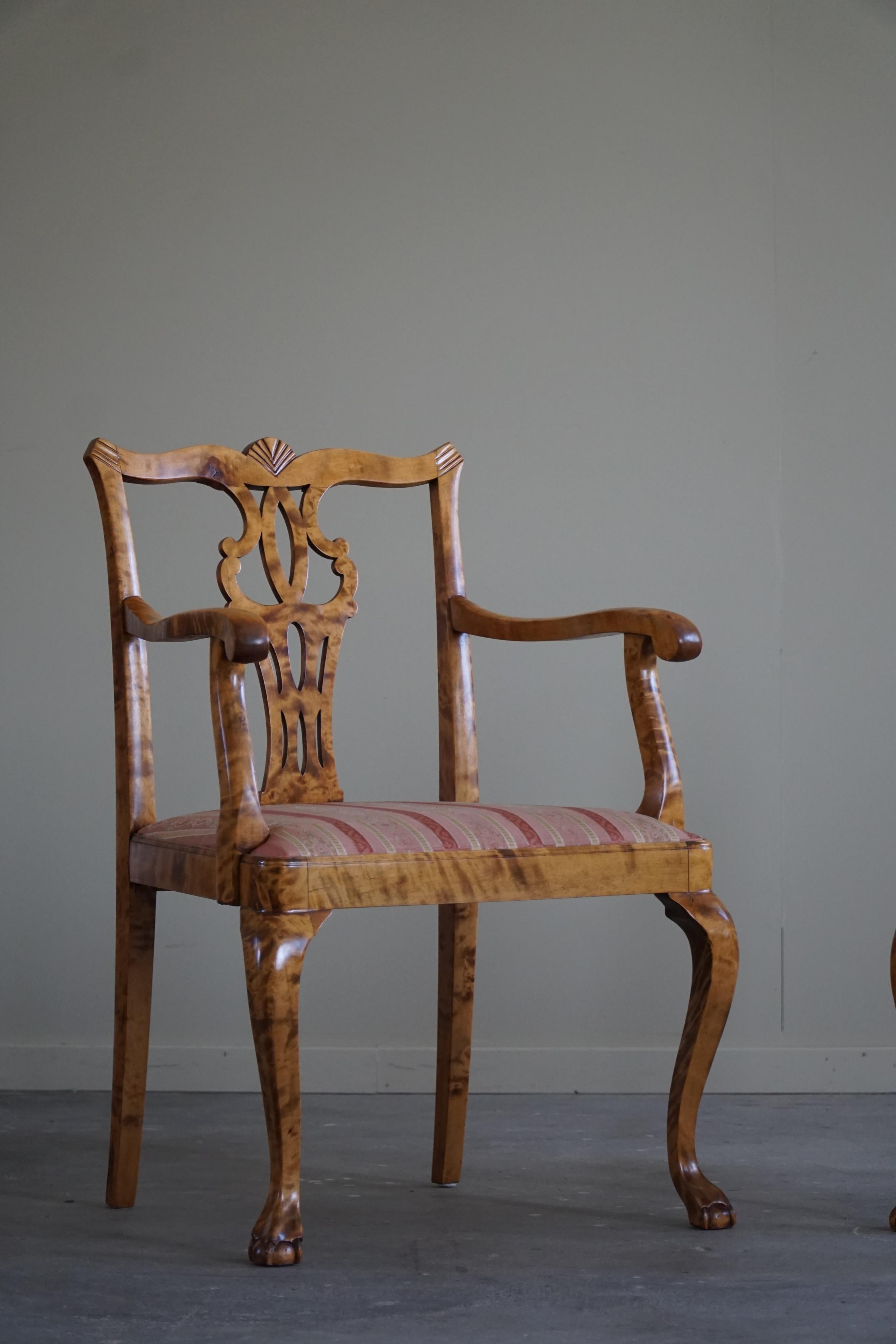 A Pair of English Chippendale Style Armchairs in Birch, 20th Century, England For Sale 4