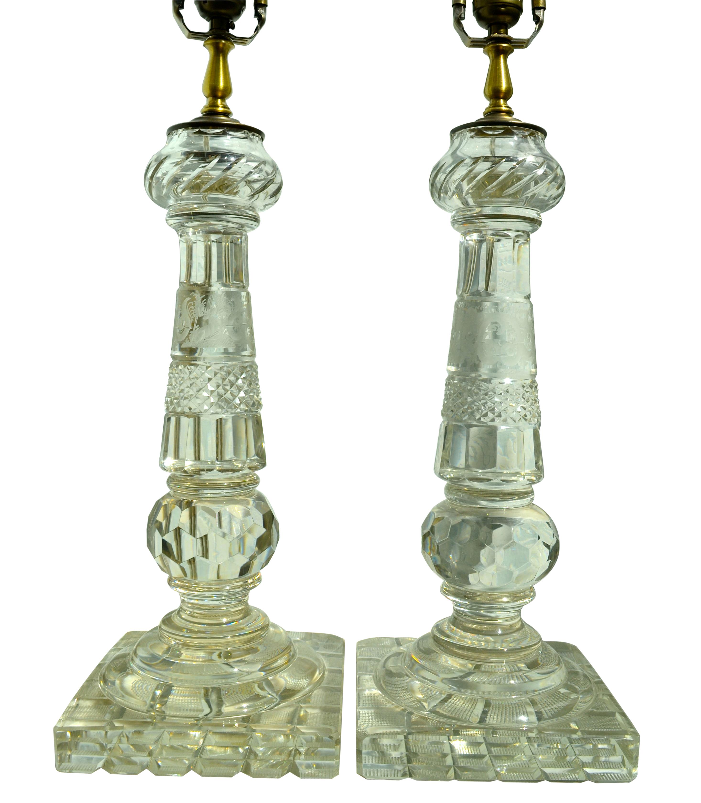 Facetté Paire de lampes anglaises en cristal taillé du début du XXe siècle en vente