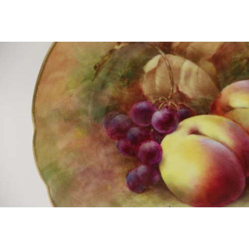Peint à la main Paire d'assiettes à fruits anglaises peintes à la main par R Budd Worcester en vente