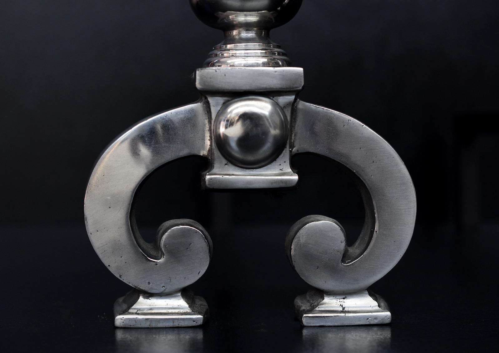 A pair of English polished steel firedogs with horseshoe shaped legs, baluster shaped finial, surmounted by domed and beaded top. Modern. N.B. May be subject to an extended lead time.

Measures: Height: 545 mm 21 ½