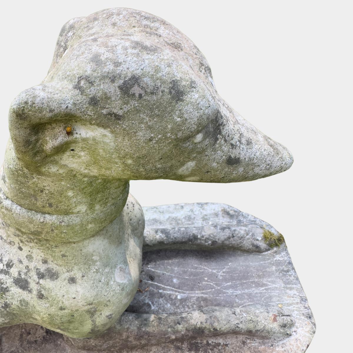 Un couple de whippets anglais Re Con Stone grandeur nature en vente 3