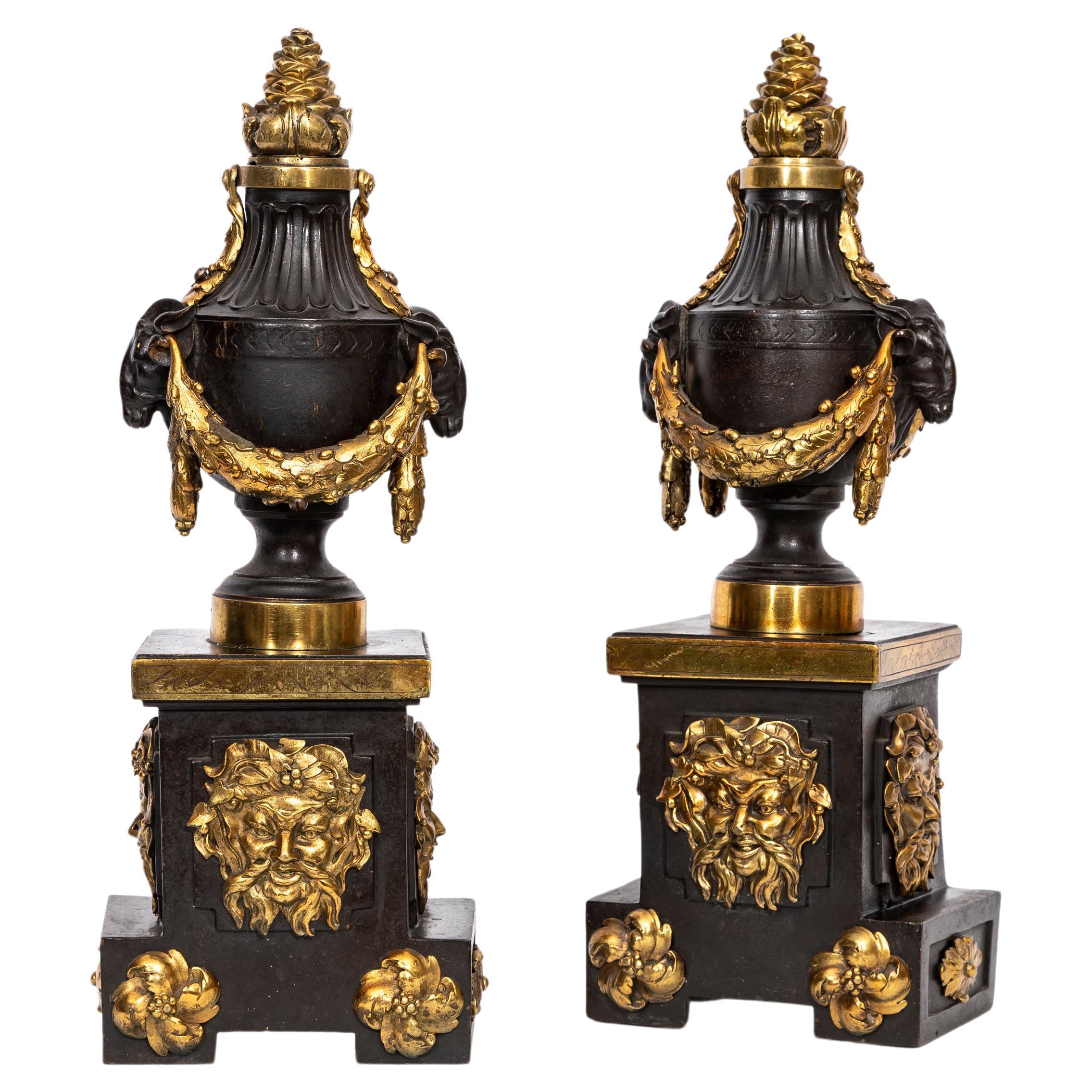 Pareja de candelabros ingleses de la Regencia con cabeza de carnero patinada y ormolu