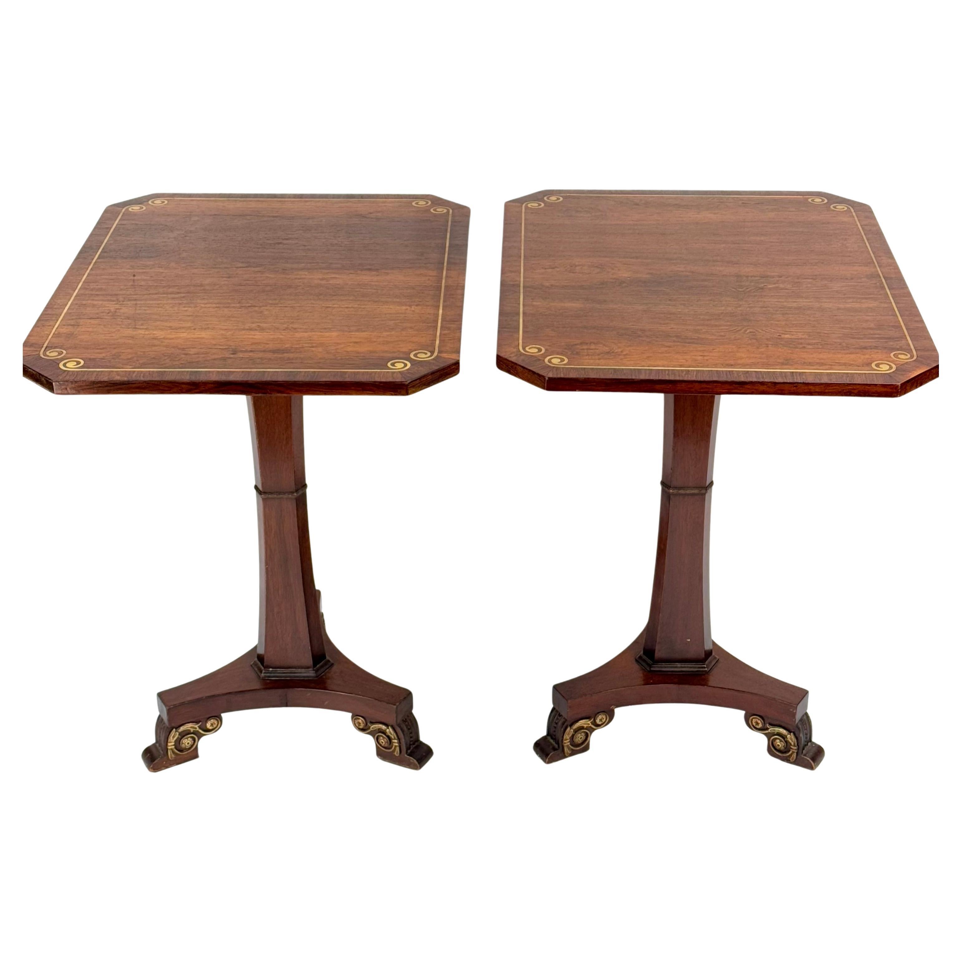 Coppia di tavolini in stile Regency inglese in ottone intarsiato in palissandro