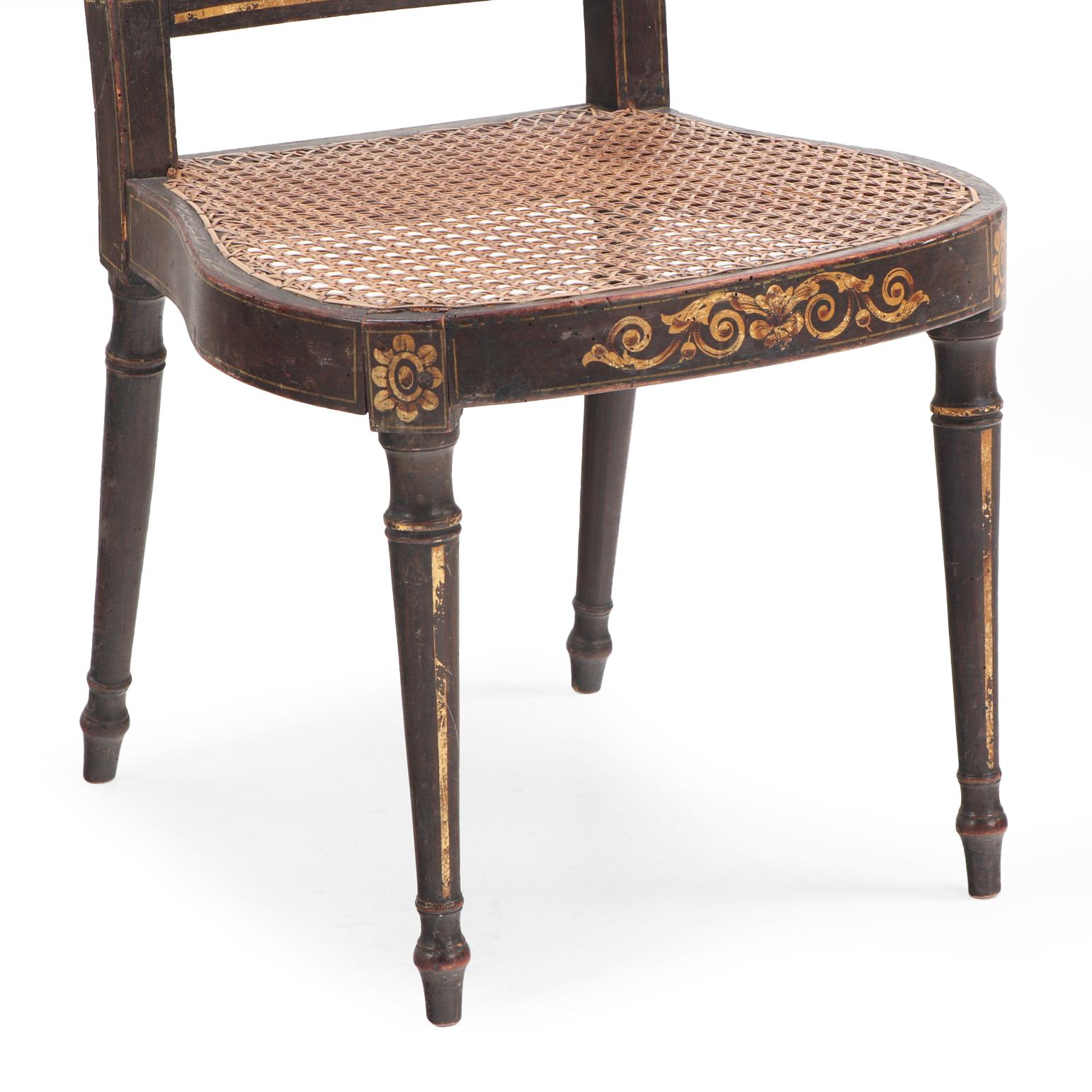 Anglais Paire de chaises d'appoint décorées de style Regency anglais, A.I.C. en vente